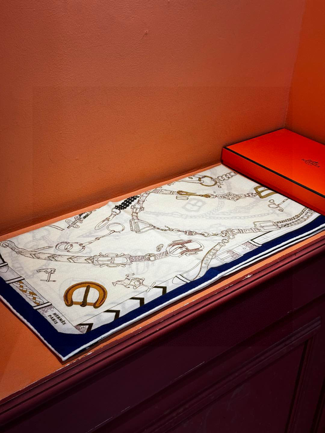  羊绒新款🆕👏👏买了都说好看‼️推荐💕爱马仕双面同色羊绒方巾【跃动的马儿双面同色140】，顶级工艺超值‼