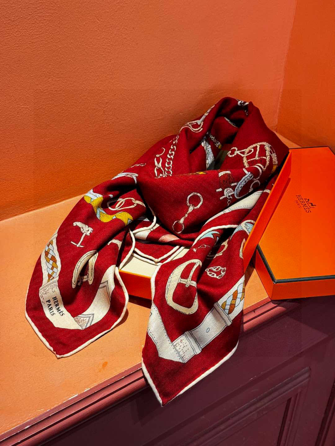  羊绒新款🆕👏👏买了都说好看‼️推荐💕爱马仕双面同色羊绒方巾【跃动的马儿双面同色140】，顶级工艺超值‼