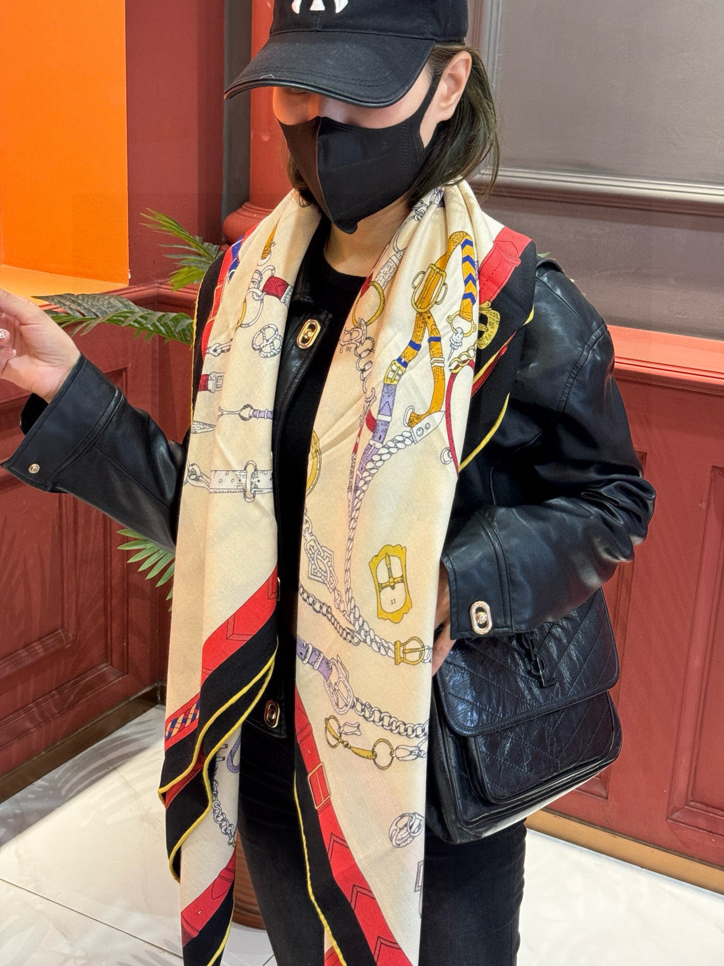  羊绒新款🆕👏👏买了都说好看‼️推荐💕爱马仕双面同色羊绒方巾【跃动的马儿双面同色140】，顶级工艺超值‼