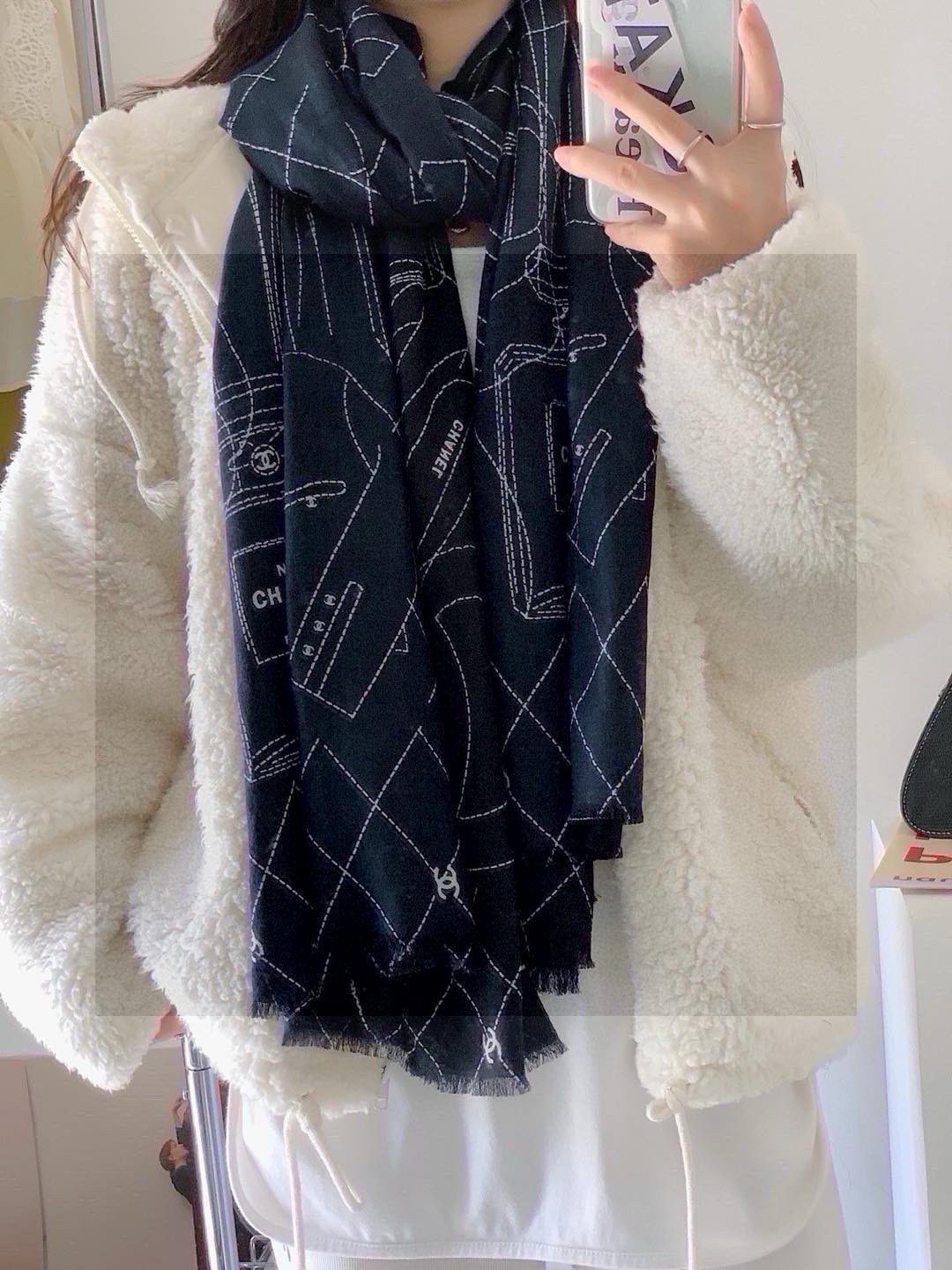 NO:341736,New cashmere shawl scarf!  Highly recommended the price is super beautiful!  More beautiful cashmere fabric in real objects!  The texture is clear and delicate. Every color and every stroke is carefully outlined. This is a style mainly based on lines, and it is all painted in fine brushwork. The delicate and exquisiteness of printing and dyeing is superior to the exquisiteness of N streets on the market. Size 110*200 high-version scarf, high-version scarf, shawls19860909上新羊绒披肩长巾！强烈推荐价格超美！实物更美羊绒面料！纹理清晰、细腻可见 每一个套色、每一个笔触,都是用心去勾画.这是一款以线条为主的风格, 都是以工笔素描的绘画风格 印染的细腻精致程度甩市面货N条街匠心工艺. 尺寸110*200高版本围巾,高版本围巾,shawls,scarf