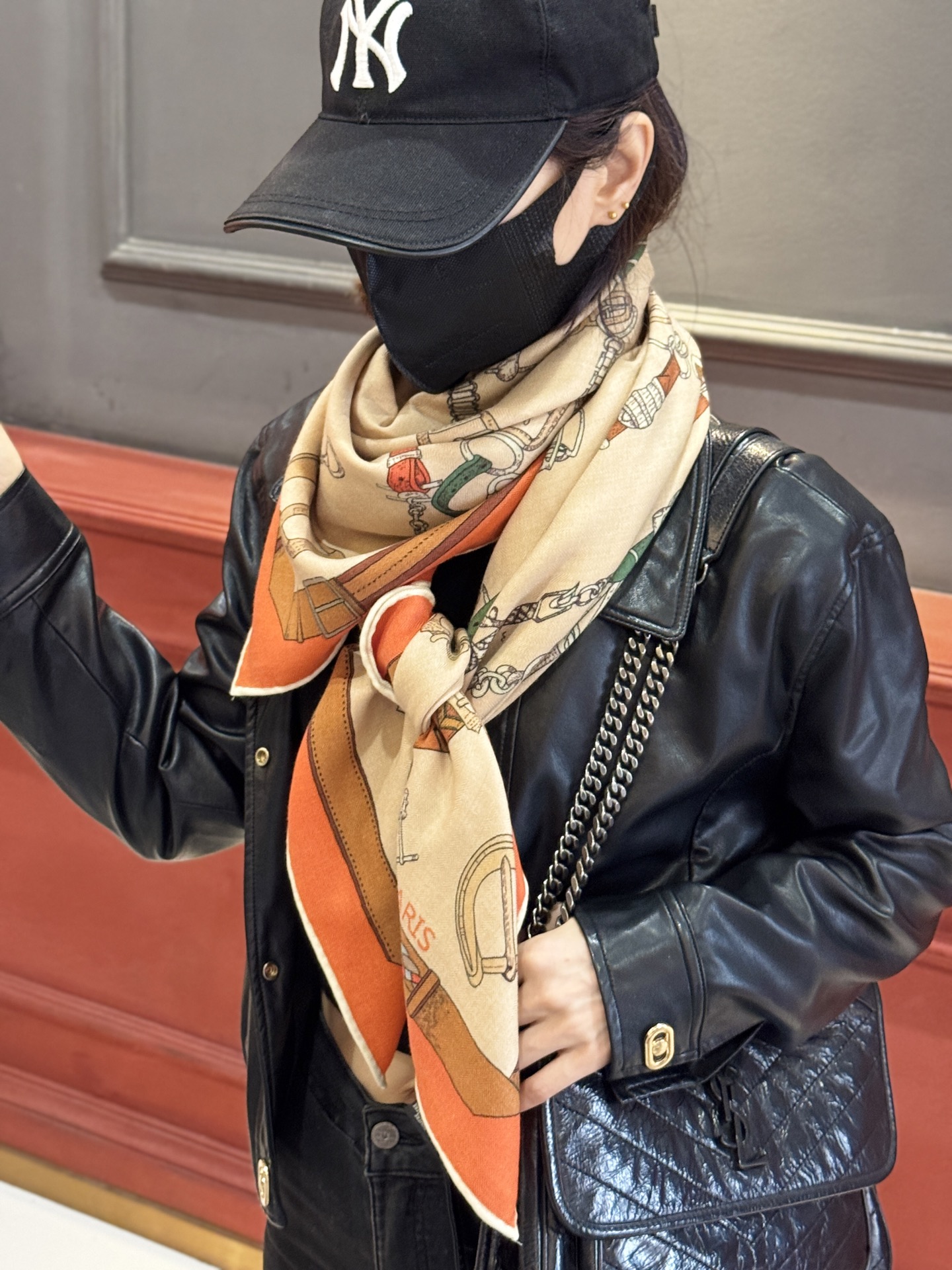 羊绒新款🆕👏👏买了都说好看‼️推荐💕爱马仕双面同色羊绒方巾【跃动的马儿双面同色140】，顶级工艺超值‼️