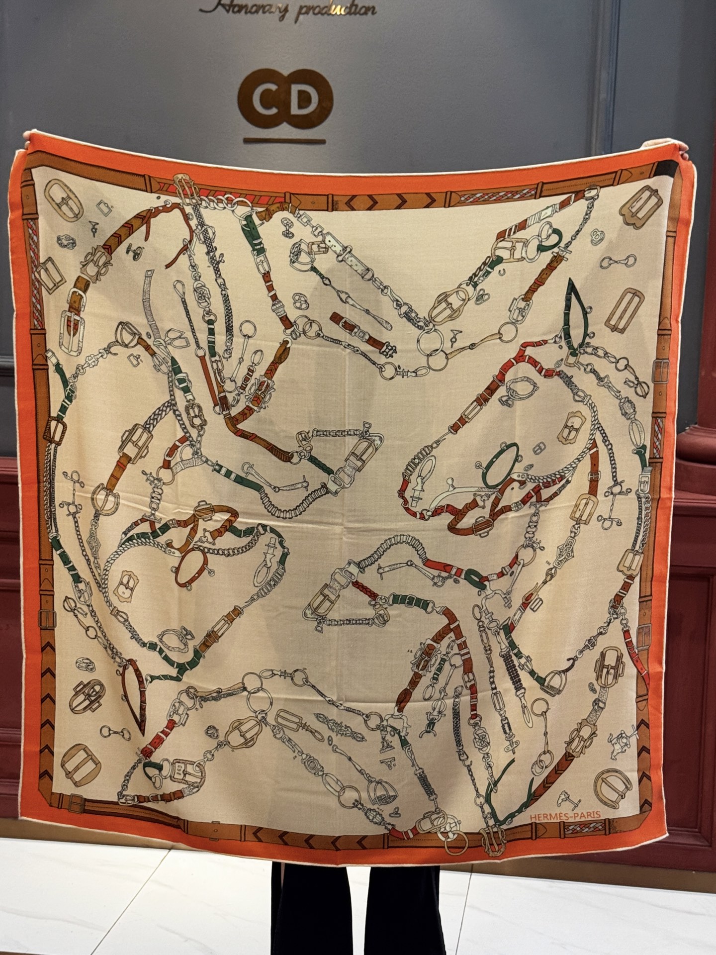 羊绒新款🆕👏👏买了都说好看‼️推荐💕爱马仕双面同色羊绒方巾【跃动的马儿双面同色140】，顶级工艺超值‼️