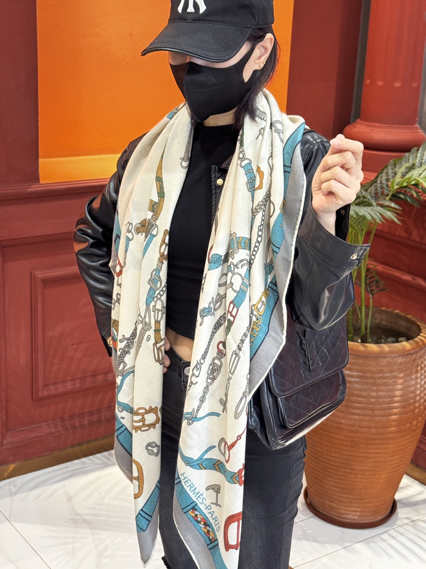 羊绒新款🆕👏👏买了都说好看‼️推荐💕爱马仕双面同色羊绒方巾【跃动的马儿双面同色140】，顶级工艺超值‼️