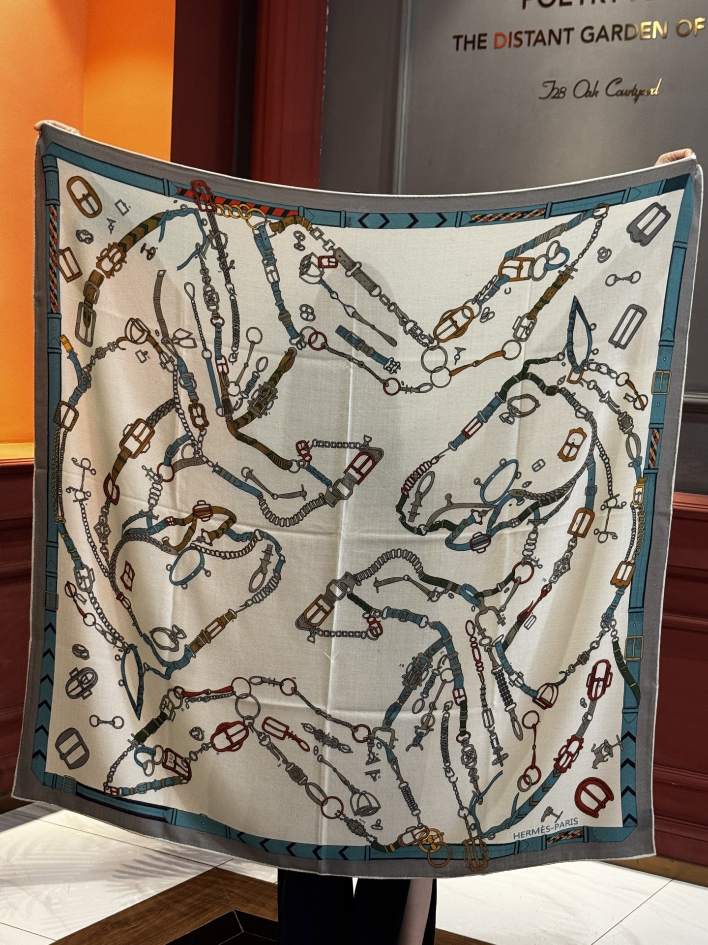 羊绒新款🆕👏👏买了都说好看‼️推荐💕爱马仕双面同色羊绒方巾【跃动的马儿双面同色140】，顶级工艺超值‼️