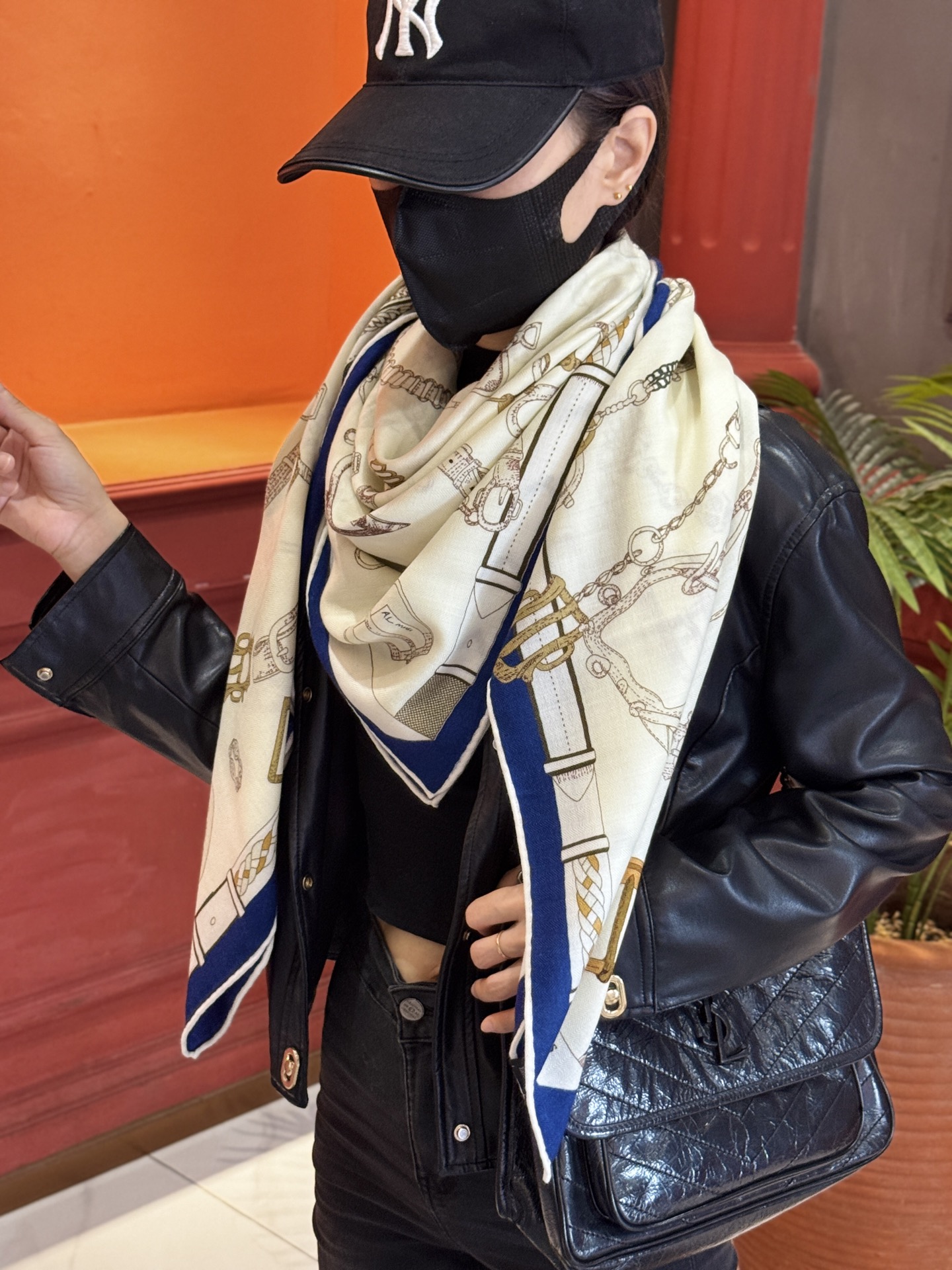 羊绒新款🆕👏👏买了都说好看‼️推荐💕爱马仕双面同色羊绒方巾【跃动的马儿双面同色140】，顶级工艺超值‼️