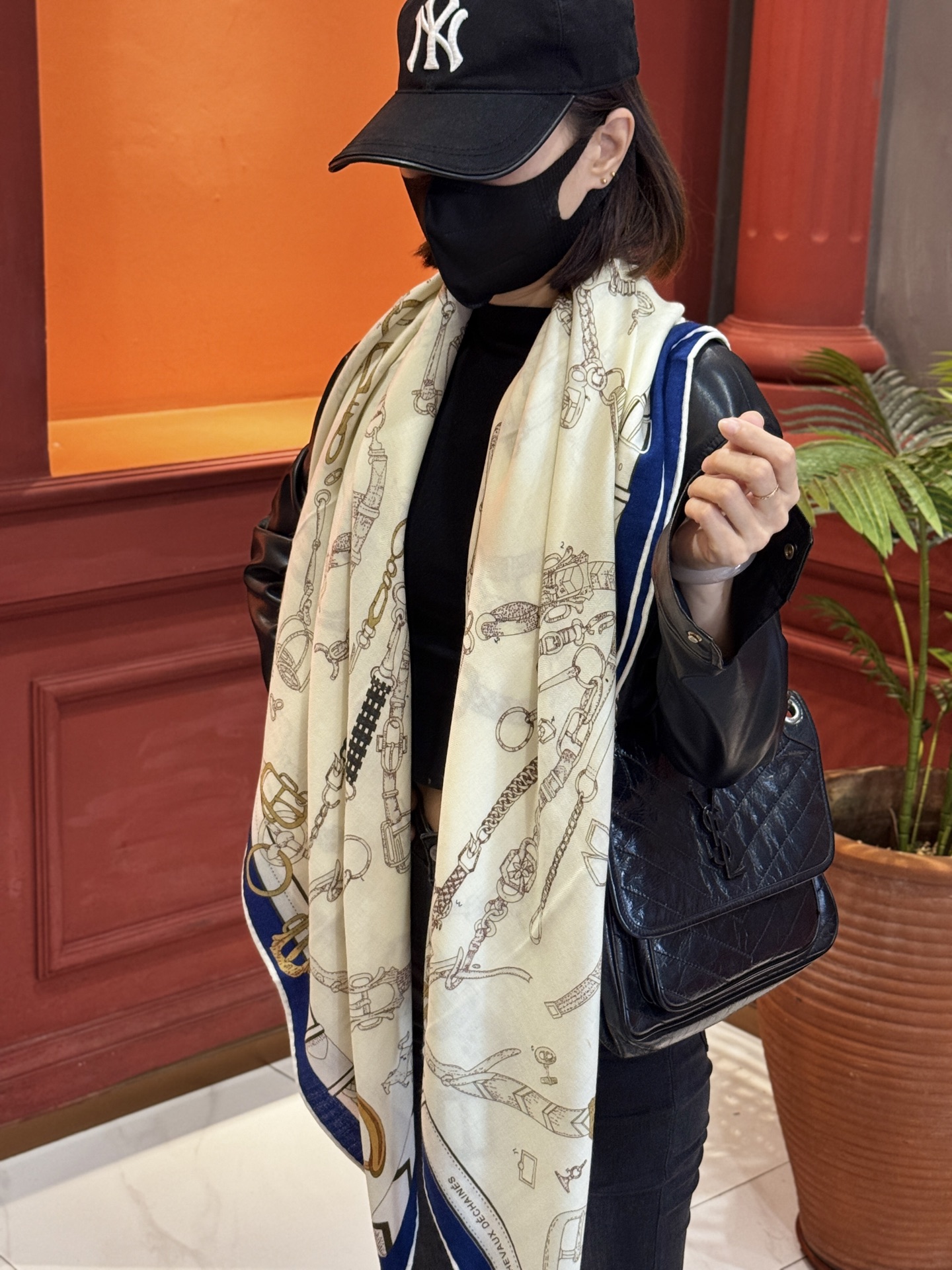 羊绒新款🆕👏👏买了都说好看‼️推荐💕爱马仕双面同色羊绒方巾【跃动的马儿双面同色140】，顶级工艺超值‼️