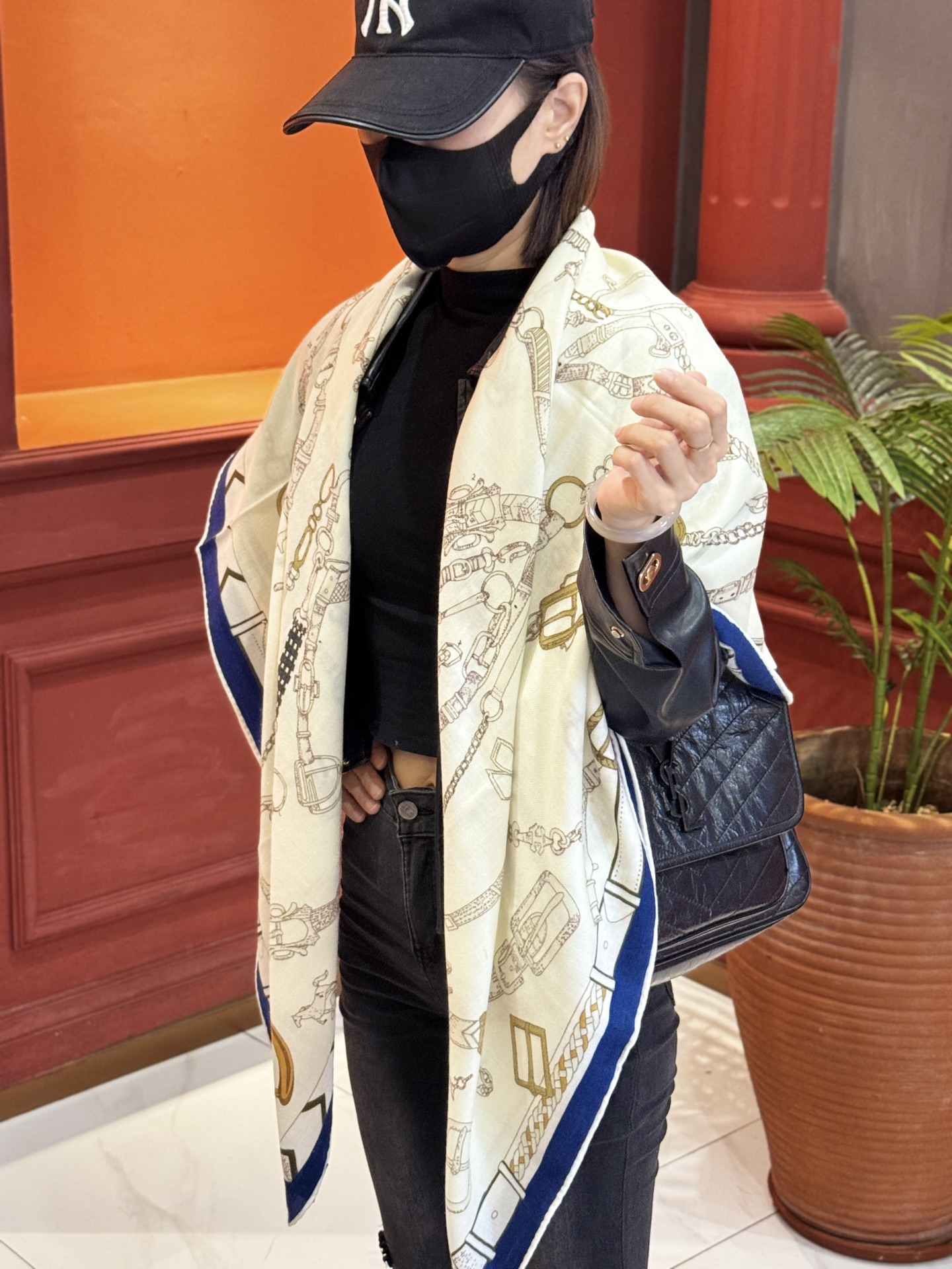 羊绒新款🆕👏👏买了都说好看‼️推荐💕爱马仕双面同色羊绒方巾【跃动的马儿双面同色140】，顶级工艺超值‼️