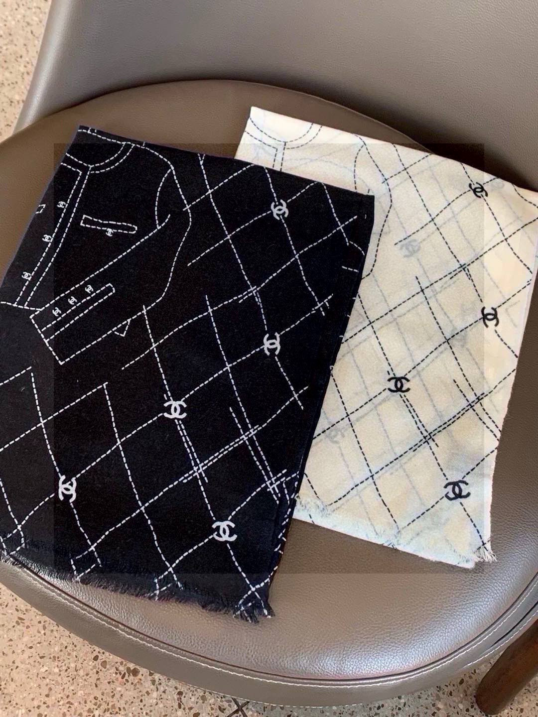 💟上新🌺羊绒披肩🌟长巾！强烈推荐价格超美！实物更美羊绒面料！纹理清晰、细腻可见每一个套色、每一个笔触，都