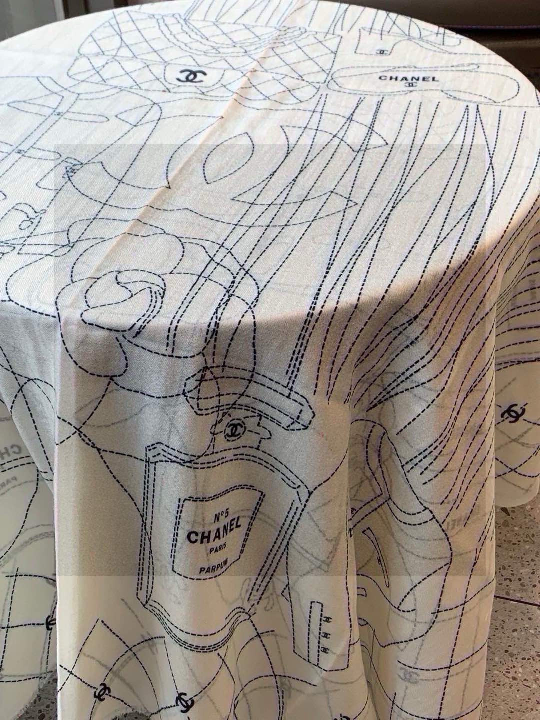 💟上新🌺羊绒披肩🌟长巾！强烈推荐价格超美！实物更美羊绒面料！纹理清晰、细腻可见每一个套色、每一个笔触，都