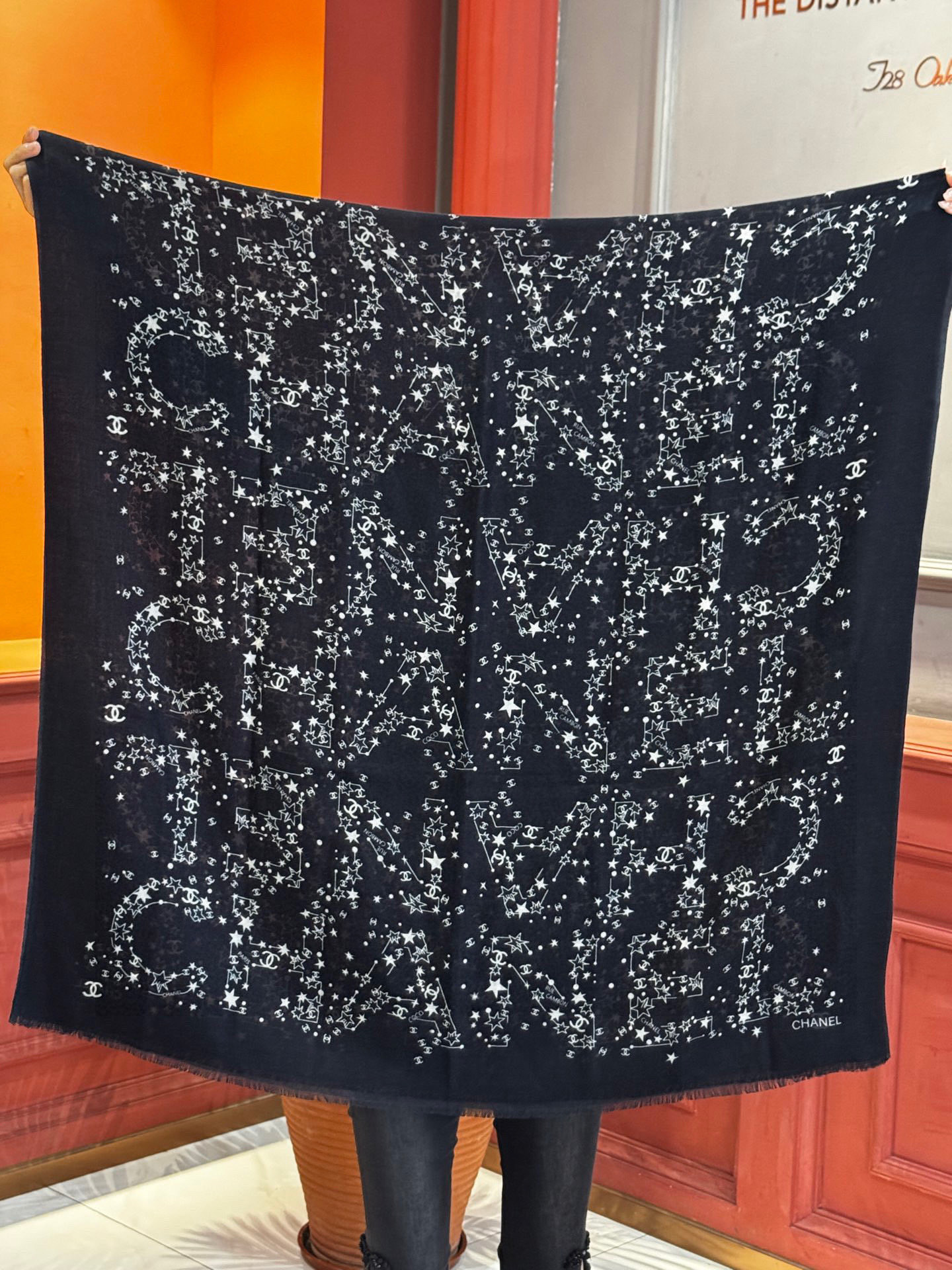 💟CHANEL香奈儿经典元素设计优雅大方，绕在颈间超级完美💋💋简直人间的尤物😍 专柜品质[玫瑰]长巾10