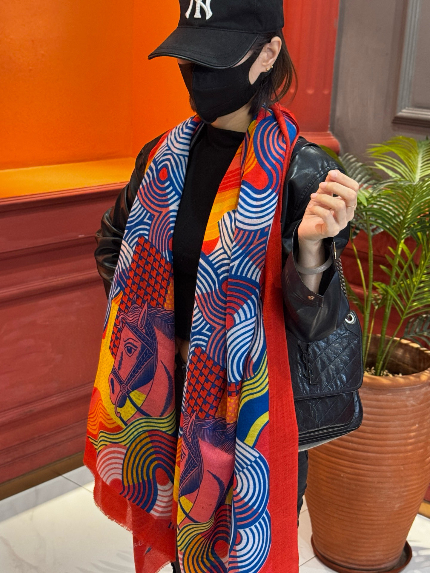 会发光发亮的围巾 新款🆕🏇🏇买了都说好看‼️推荐💕顶级工艺超值‼️爱马仕专柜爆款🎁💟立体呈现图案纹路实物