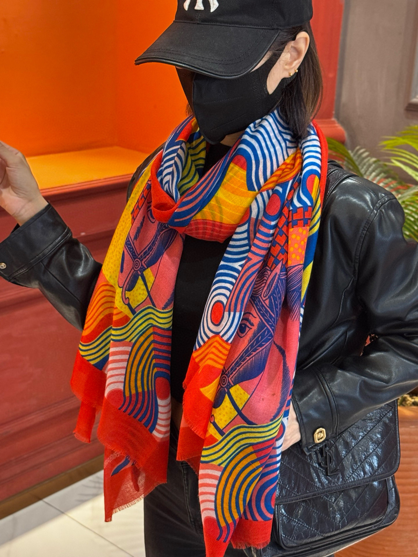 会发光发亮的围巾 新款🆕🏇🏇买了都说好看‼️推荐💕顶级工艺超值‼️爱马仕专柜爆款🎁💟立体呈现图案纹路实物