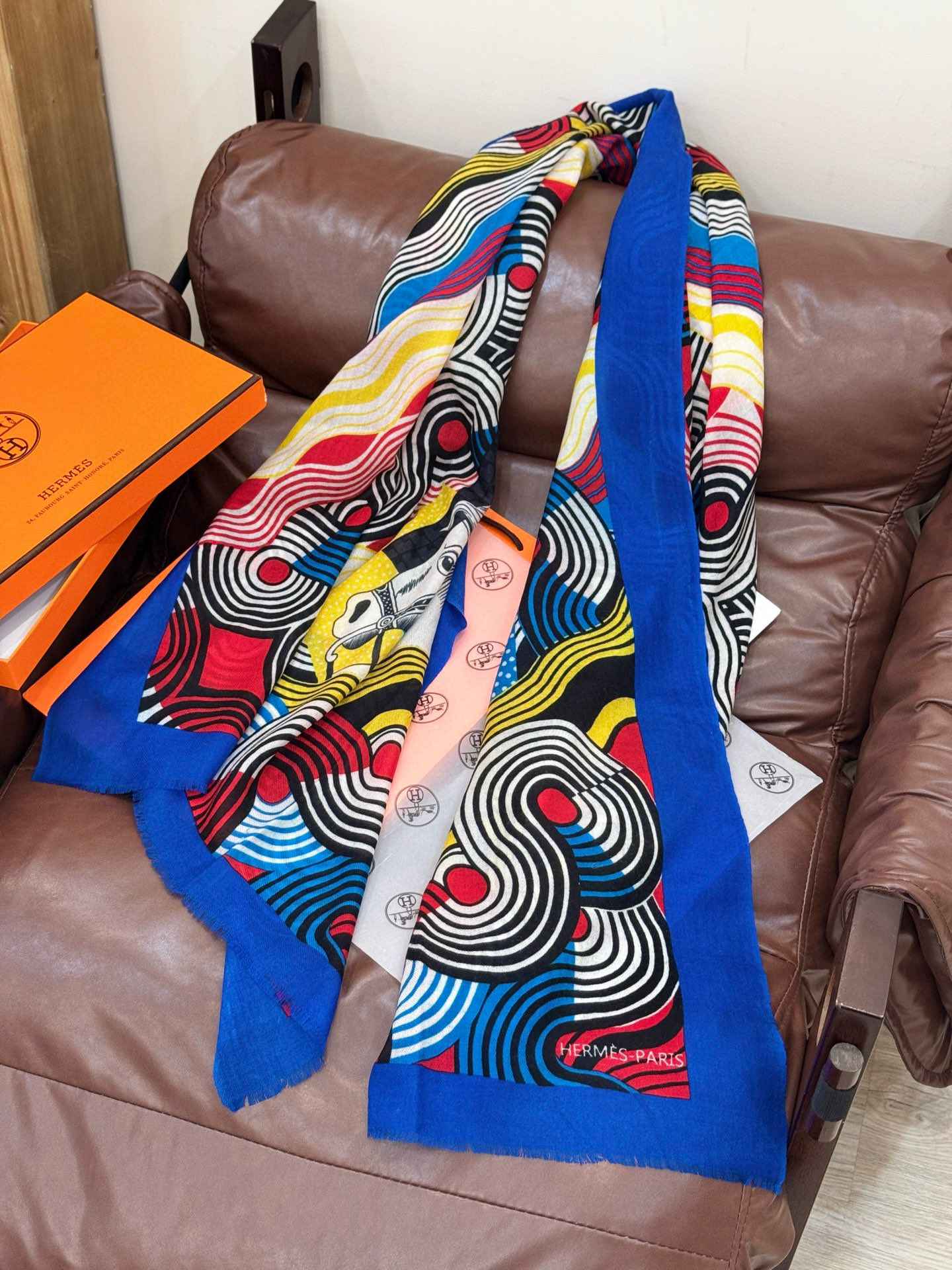 会发光发亮的围巾 新款🆕🏇🏇买了都说好看‼️推荐💕顶级工艺超值‼️爱马仕专柜爆款🎁💟立体呈现图案纹路实物