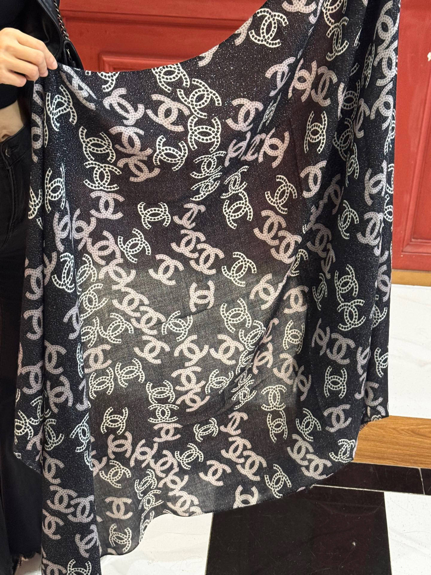 上新🌟 会发光发亮的围巾 💄💋新款客供银线💖羊绒面料长巾 😘美翻了[流泪]【银线双C图案】御用殿堂级极‼