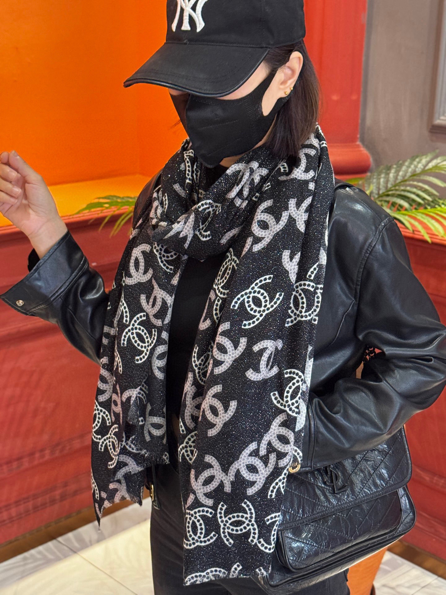 上新🌟 会发光发亮的围巾 💄💋新款客供银线💖羊绒面料长巾 😘美翻了[流泪]【银线双C图案】御用殿堂级极‼