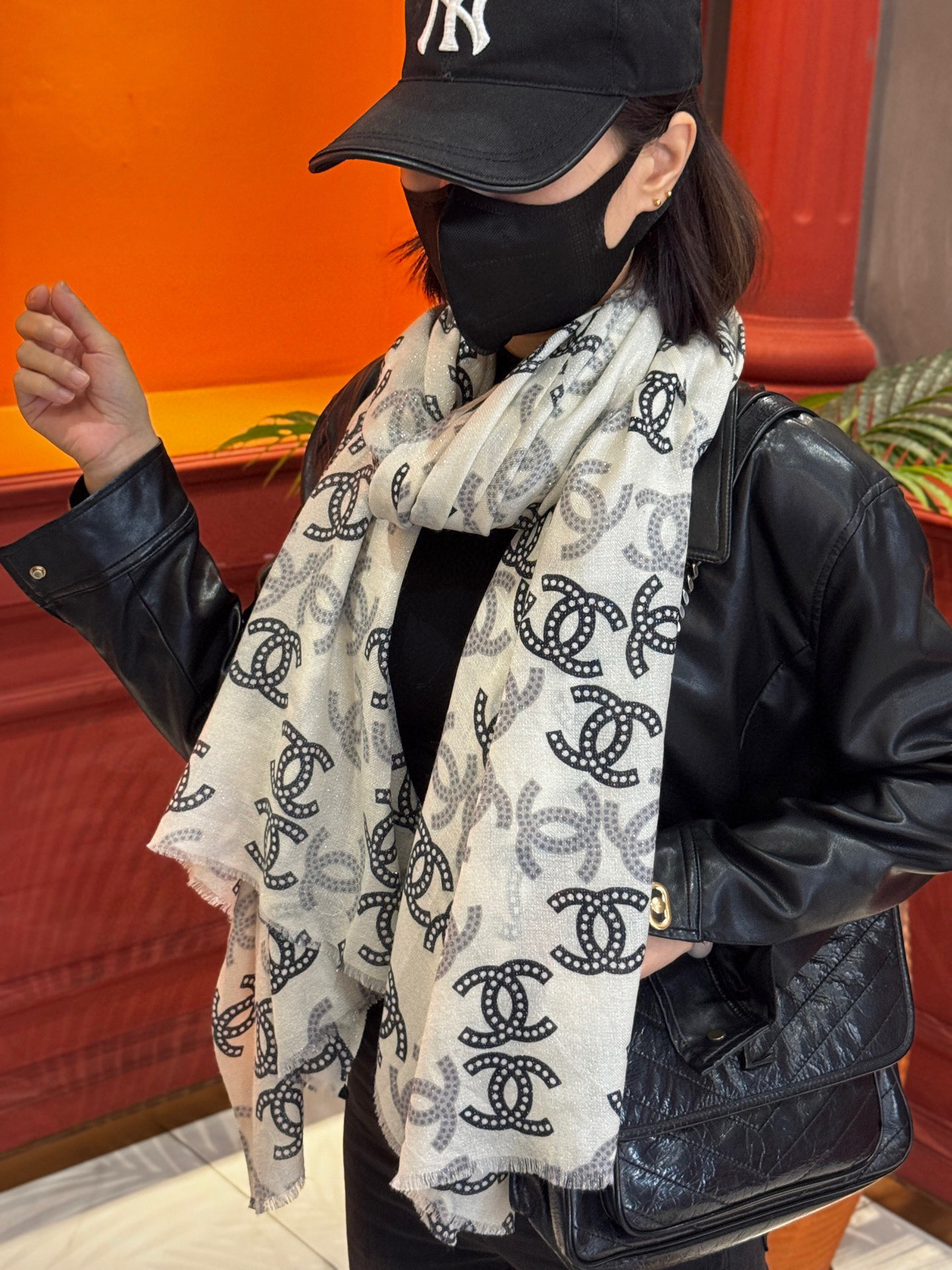 上新🌟 会发光发亮的围巾 💄💋新款客供银线💖羊绒面料长巾 😘美翻了[流泪]【银线双C图案】御用殿堂级极‼