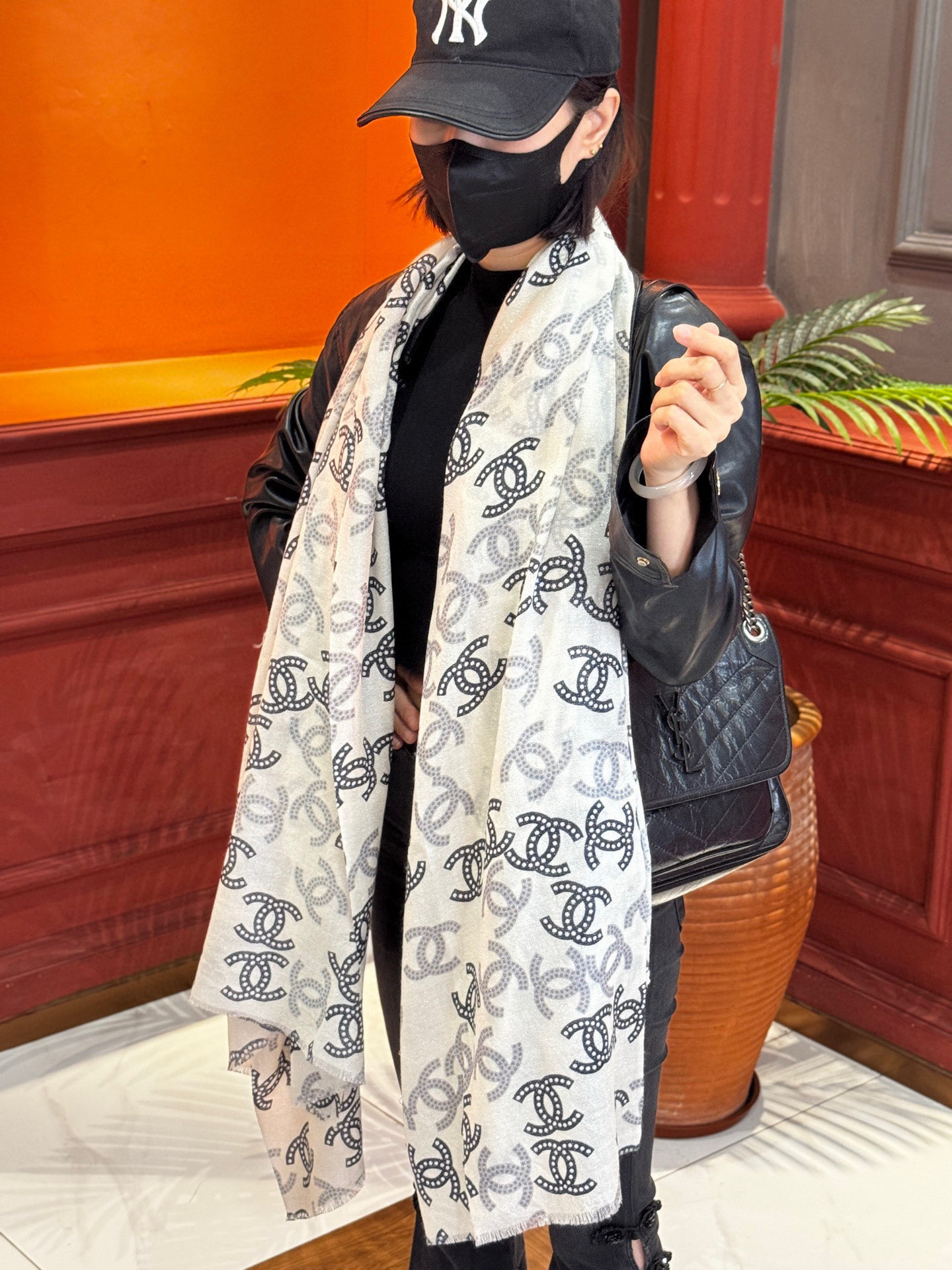 上新🌟 会发光发亮的围巾 💄💋新款客供银线💖羊绒面料长巾 😘美翻了[流泪]【银线双C图案】御用殿堂级极‼