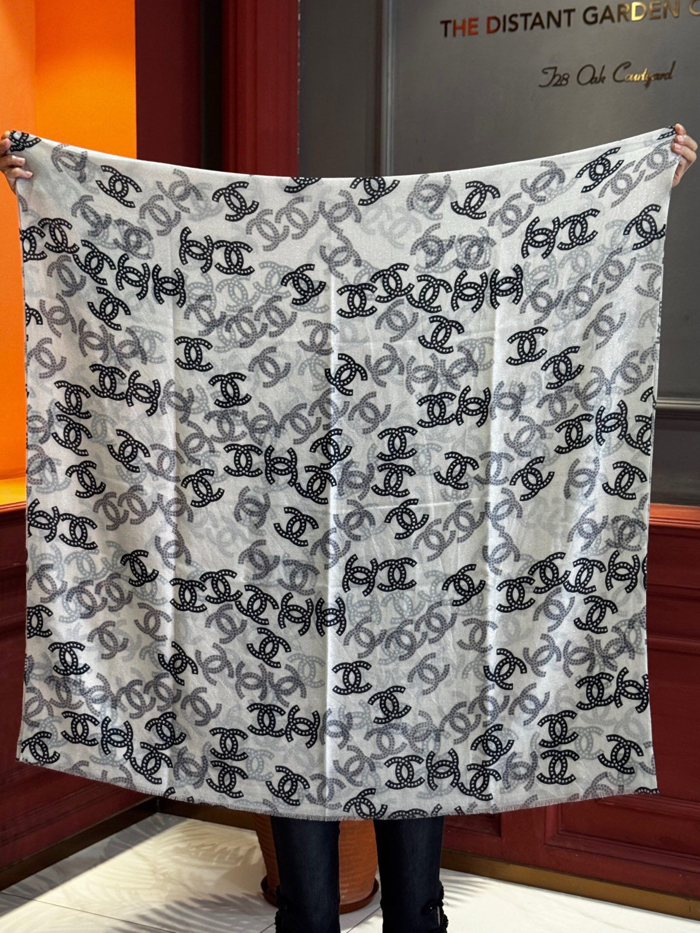 上新🌟 会发光发亮的围巾 💄💋新款客供银线💖羊绒面料长巾 😘美翻了[流泪]【银线双C图案】御用殿堂级极‼