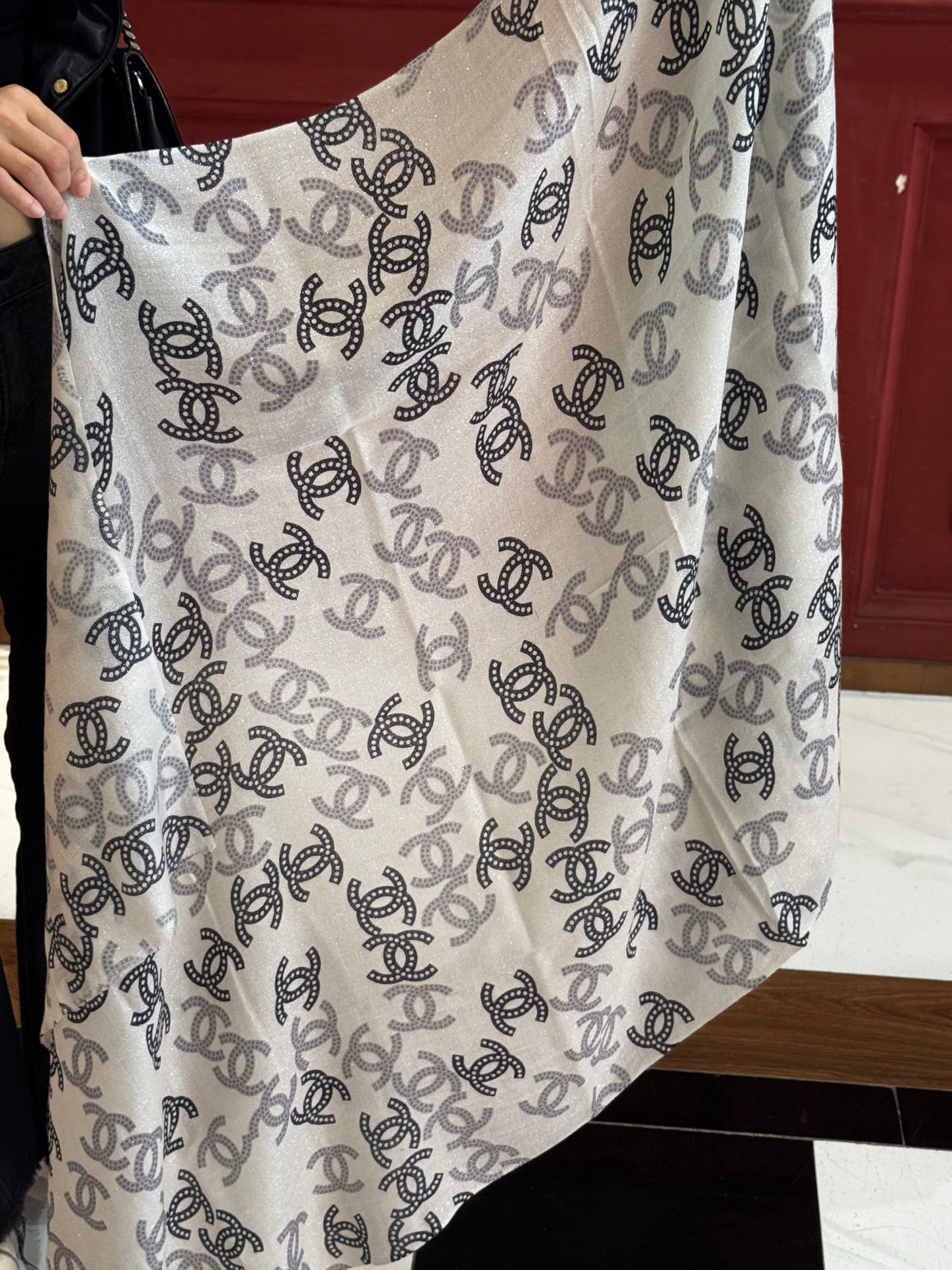 上新🌟 会发光发亮的围巾 💄💋新款客供银线💖羊绒面料长巾 😘美翻了[流泪]【银线双C图案】御用殿堂级极‼