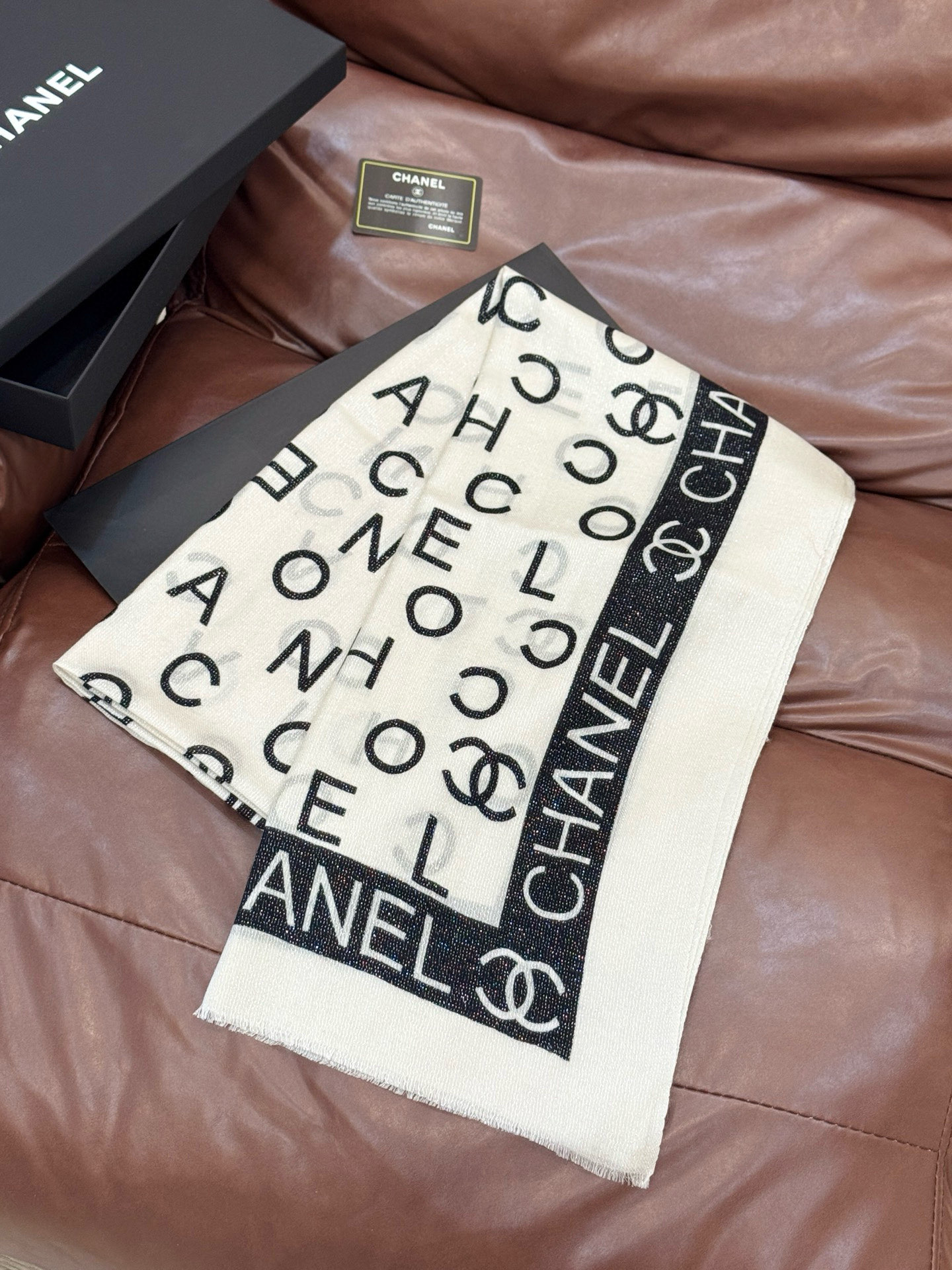 上新🌟 会发光发亮的围巾 💄💋新款客供银线💖羊绒面料长巾 😘美翻了[流泪]【银线双C图案】御用殿堂级极‼