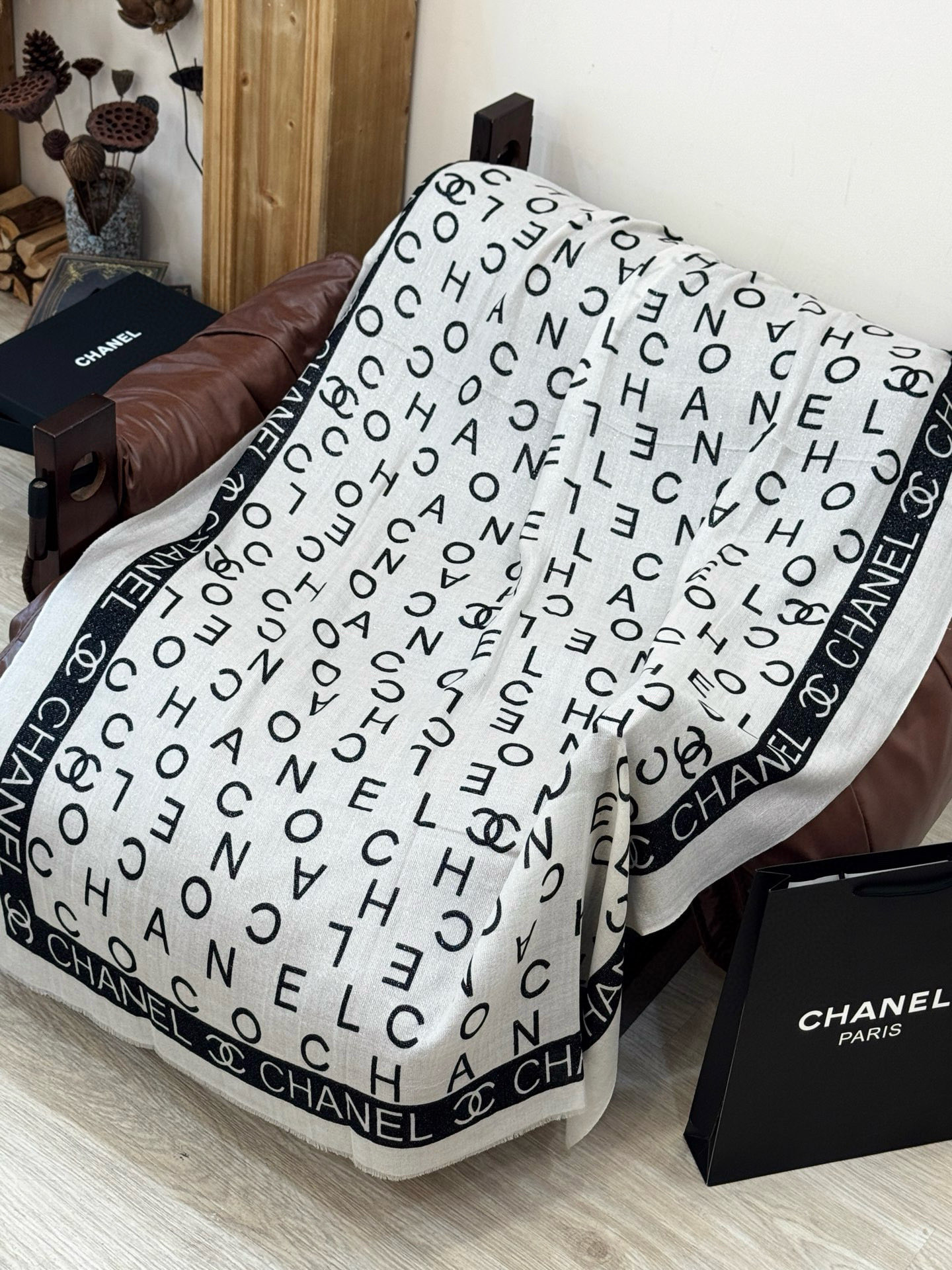 上新🌟 会发光发亮的围巾 💄💋新款客供银线💖羊绒面料长巾 😘美翻了[流泪]【银线双C图案】御用殿堂级极‼