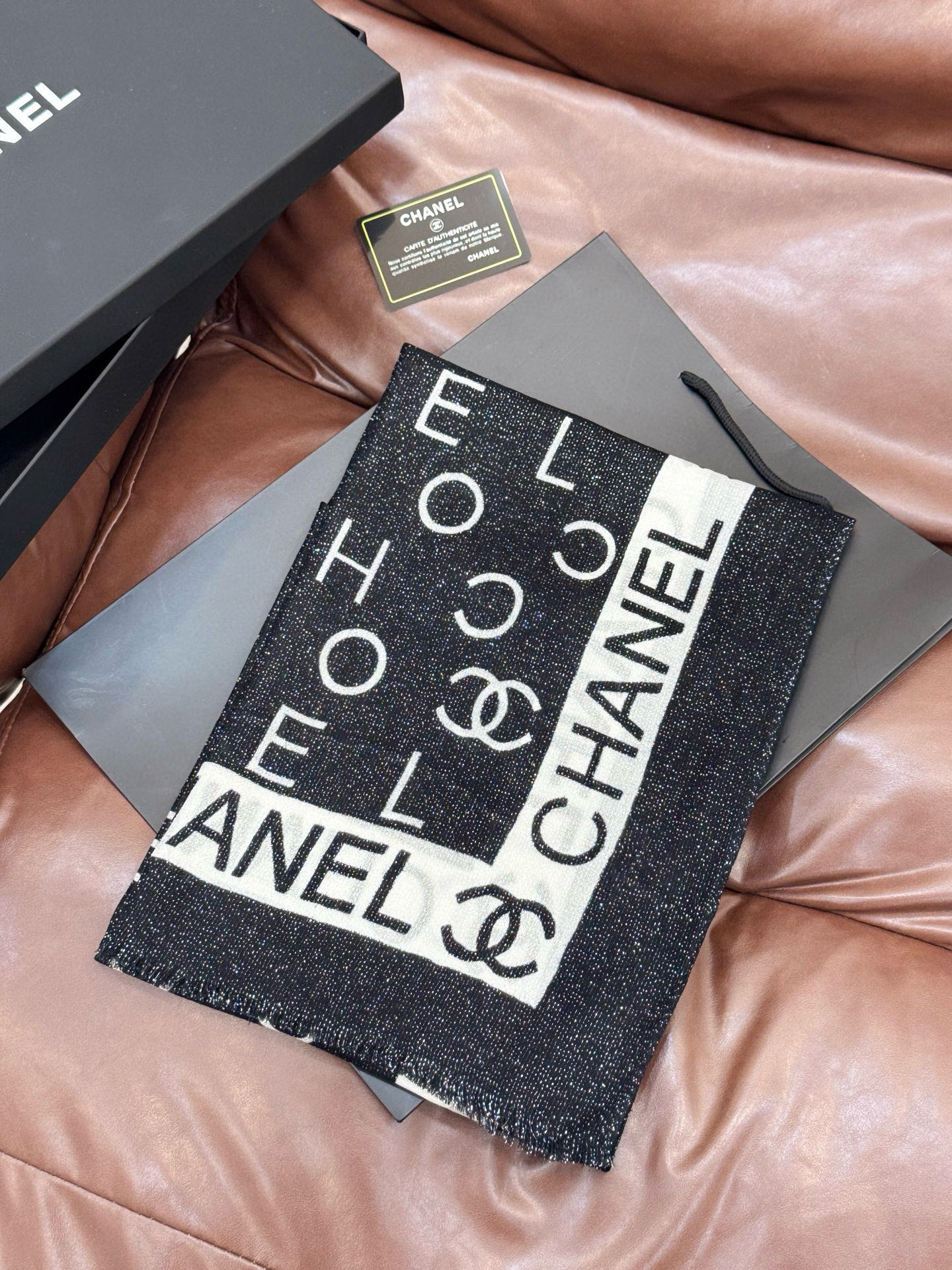 上新🌟 会发光发亮的围巾 💄💋新款客供银线💖羊绒面料长巾 😘美翻了[流泪]【银线双C图案】御用殿堂级极‼