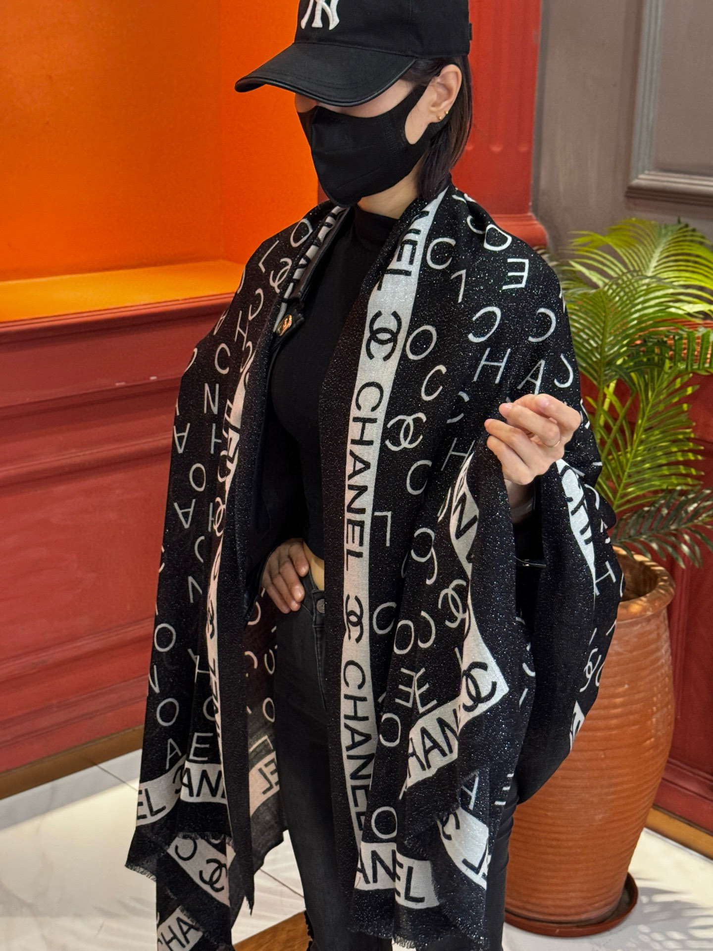 上新🌟 会发光发亮的围巾 💄💋新款客供银线💖羊绒面料长巾 😘美翻了[流泪]【银线双C图案】御用殿堂级极‼