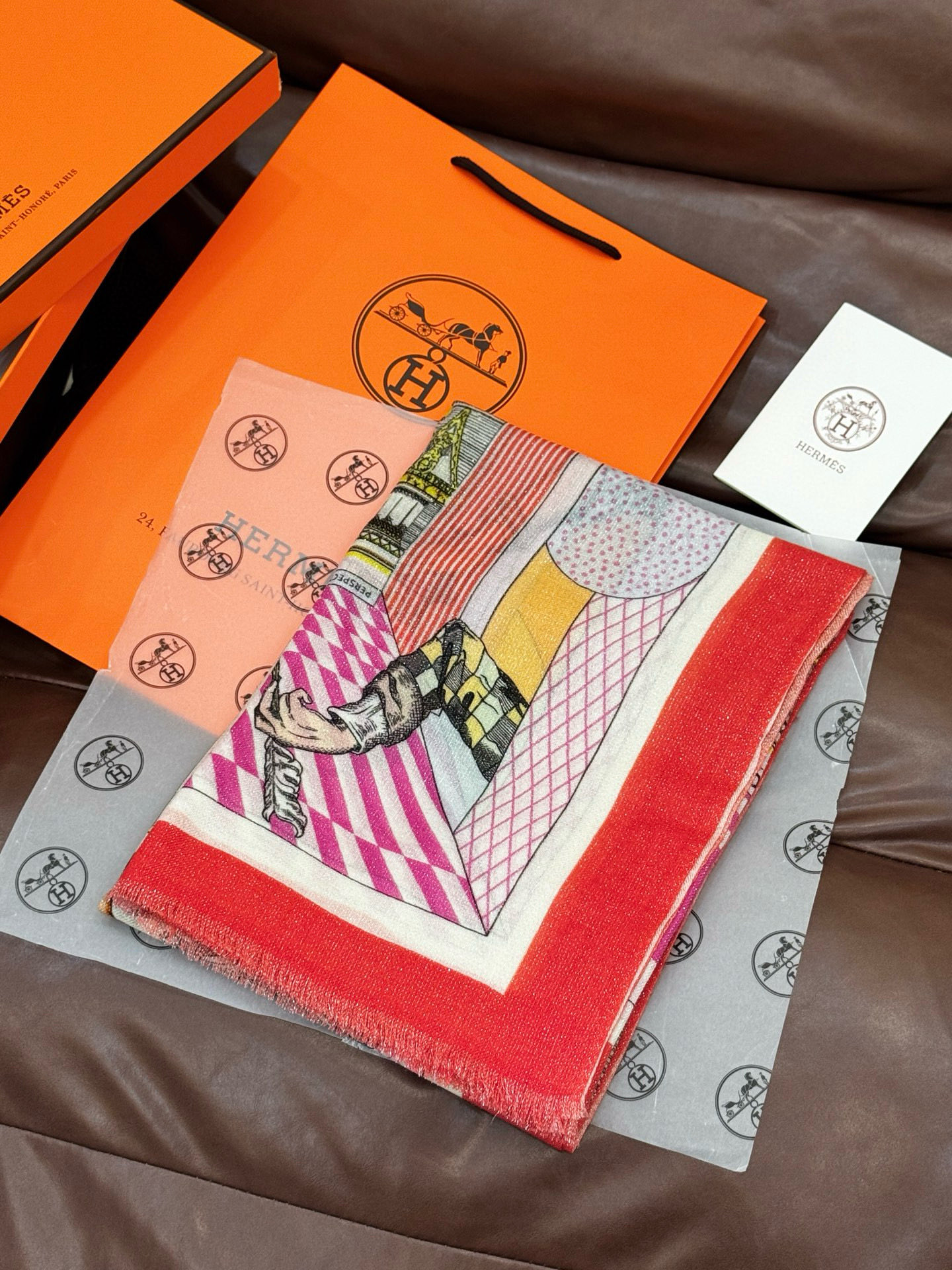 会发光发亮的围巾 爱马仕 专柜同步 买了都说好看羊绒印花‼️推荐💕顶级工艺超值‼️爱马仕专柜爆款🎁🎁羊绒