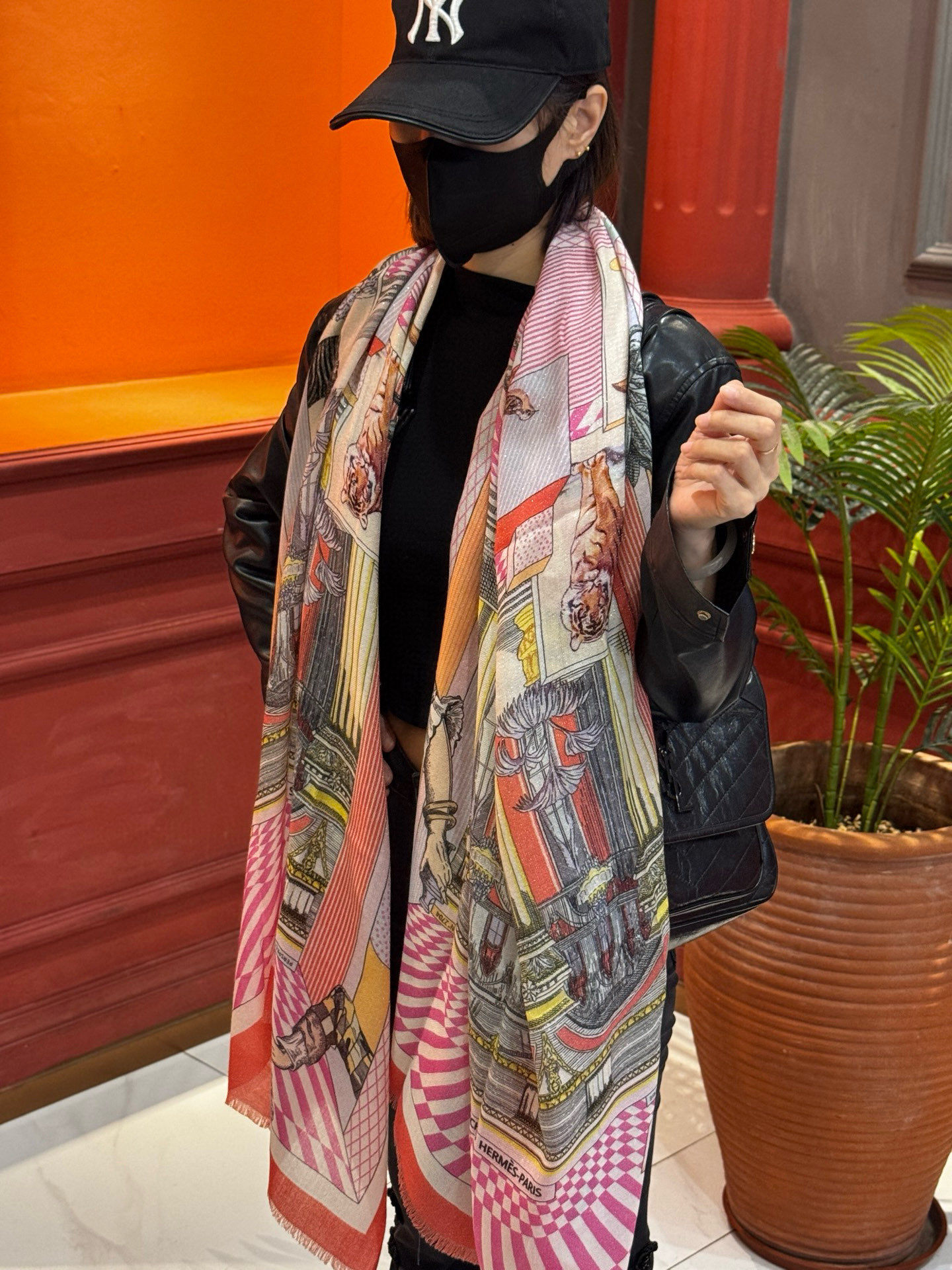 会发光发亮的围巾 爱马仕 专柜同步 买了都说好看羊绒印花‼️推荐💕顶级工艺超值‼️爱马仕专柜爆款🎁🎁羊绒