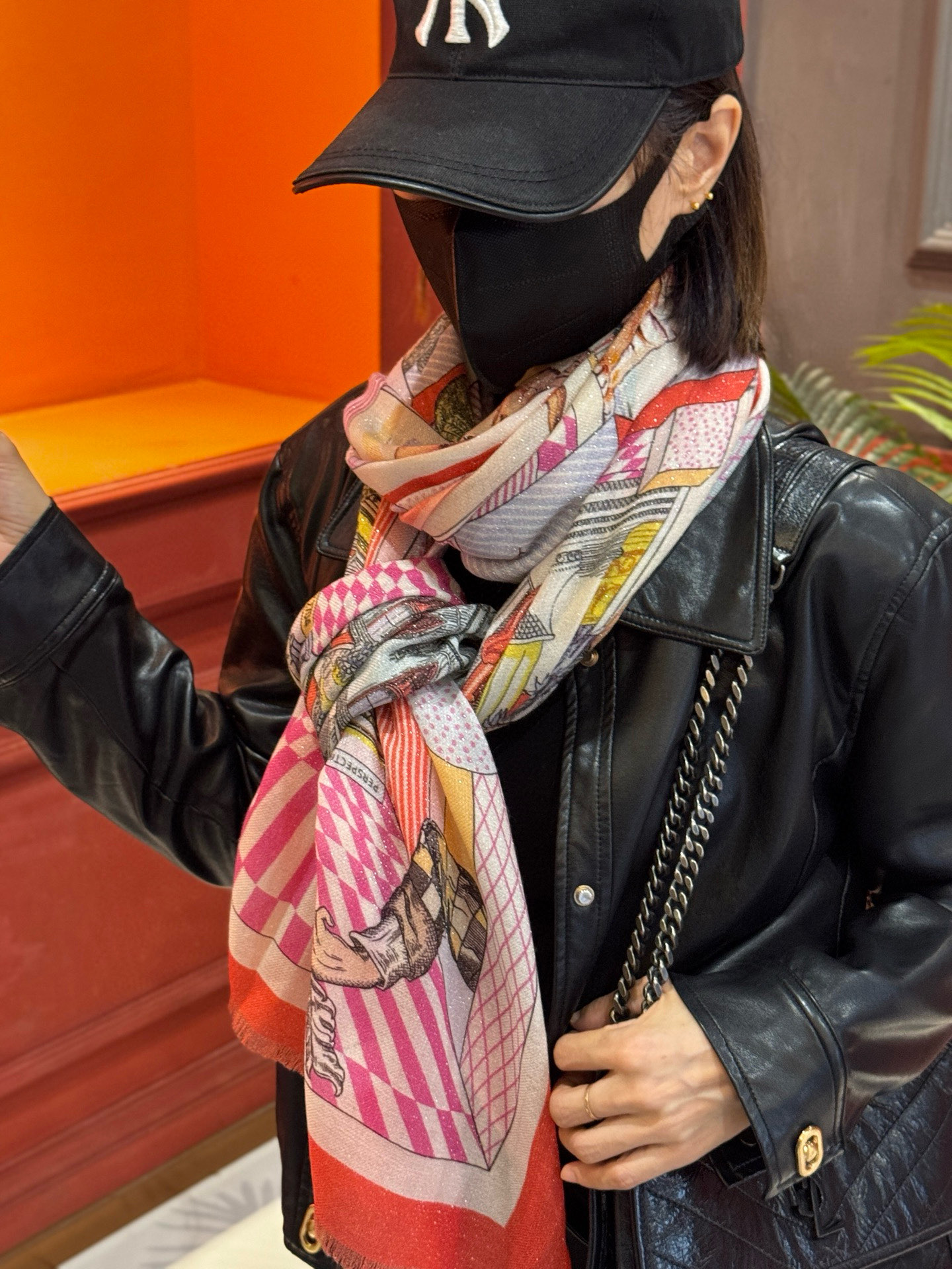 会发光发亮的围巾 爱马仕 专柜同步 买了都说好看羊绒印花‼️推荐💕顶级工艺超值‼️爱马仕专柜爆款🎁🎁羊绒