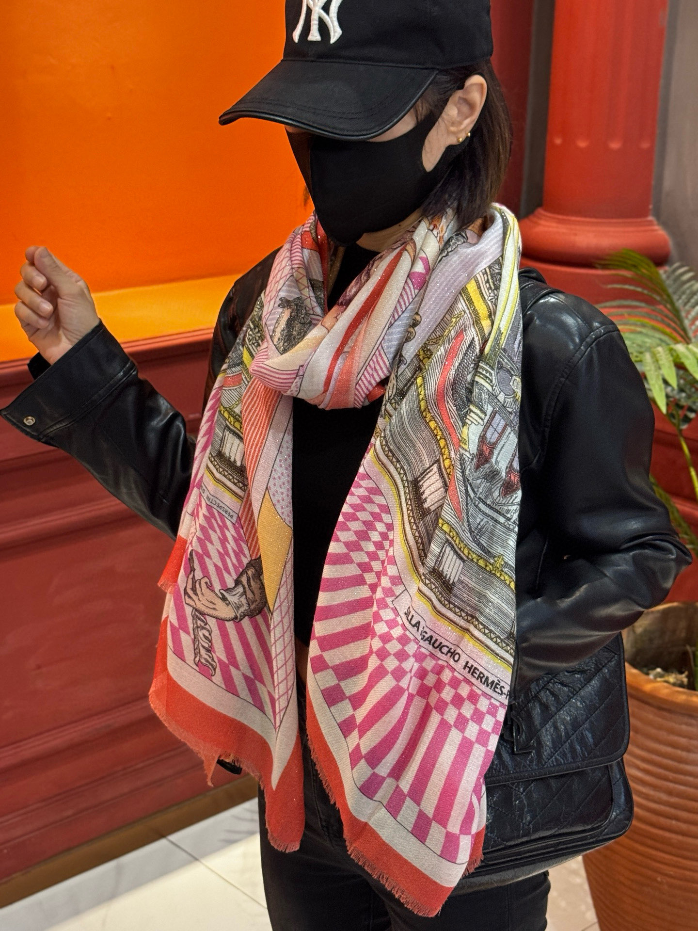 会发光发亮的围巾 爱马仕 专柜同步 买了都说好看羊绒印花‼️推荐💕顶级工艺超值‼️爱马仕专柜爆款🎁🎁羊绒