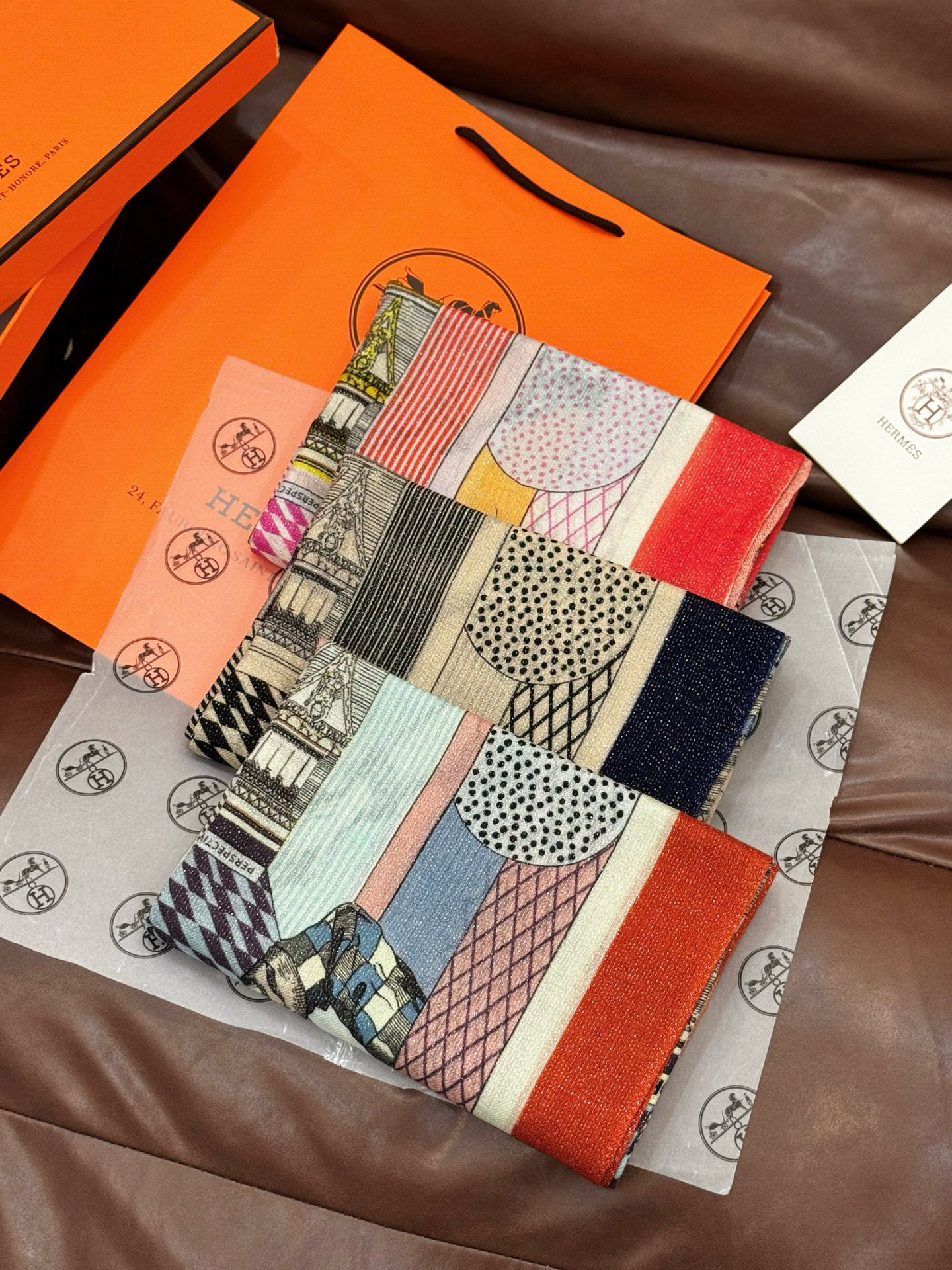 会发光发亮的围巾 爱马仕 专柜同步 买了都说好看羊绒印花‼️推荐💕顶级工艺超值‼️爱马仕专柜爆款🎁🎁羊绒
