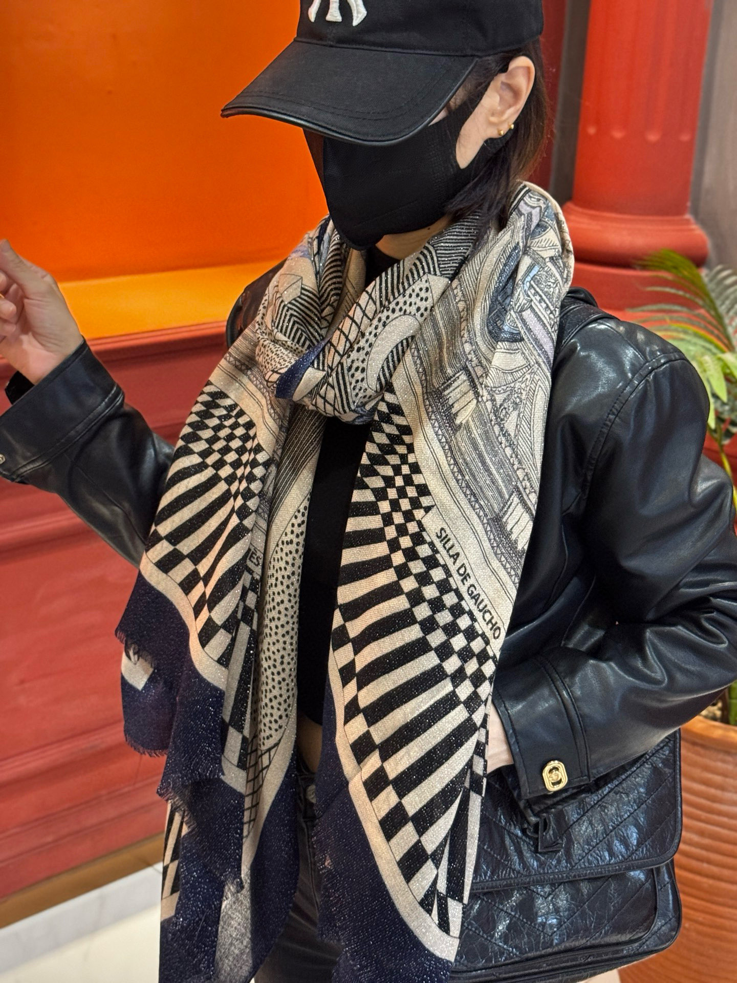 会发光发亮的围巾 爱马仕 专柜同步 买了都说好看羊绒印花‼️推荐💕顶级工艺超值‼️爱马仕专柜爆款🎁🎁羊绒