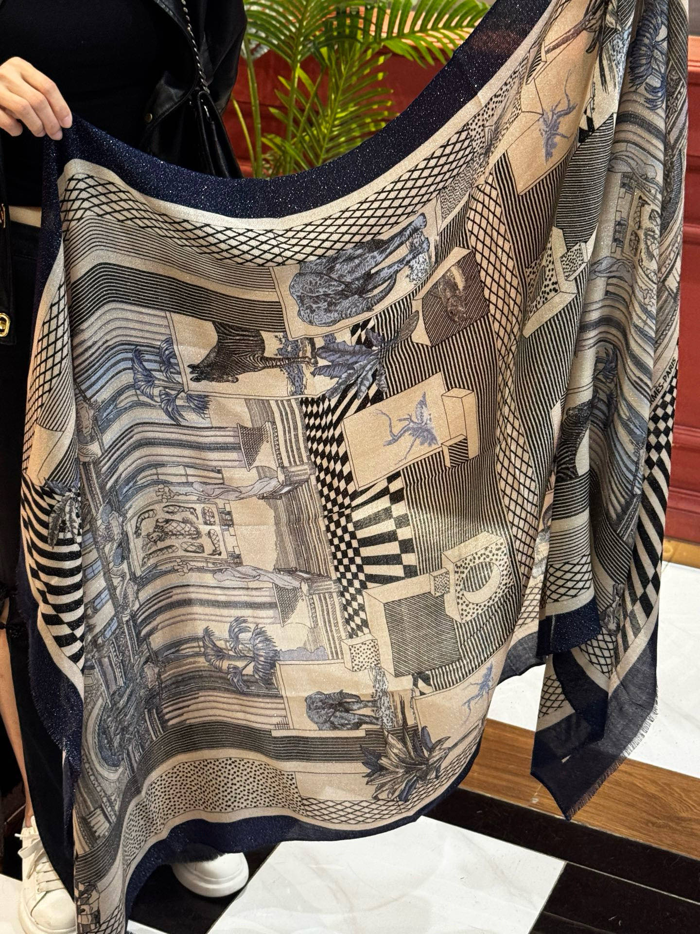 会发光发亮的围巾 爱马仕 专柜同步 买了都说好看羊绒印花‼️推荐💕顶级工艺超值‼️爱马仕专柜爆款🎁🎁羊绒