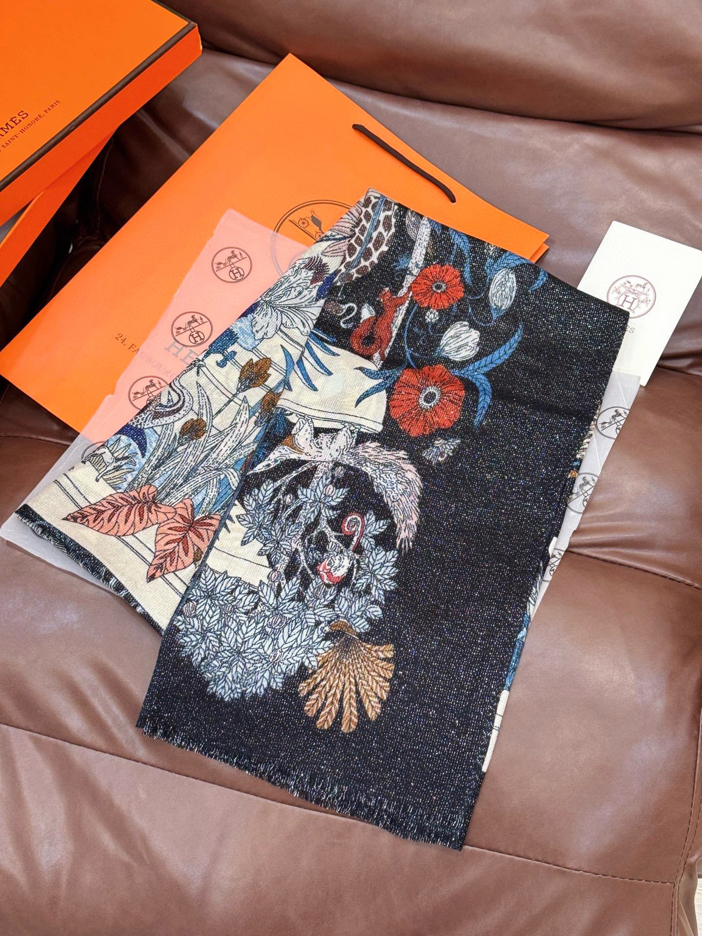 会发光发亮的围巾 羊绒新款🆕👏买了都说好看‼️推荐💕爱马仕双面同色羊绒方巾，【奇珍乐园】顶级工艺超值‼️