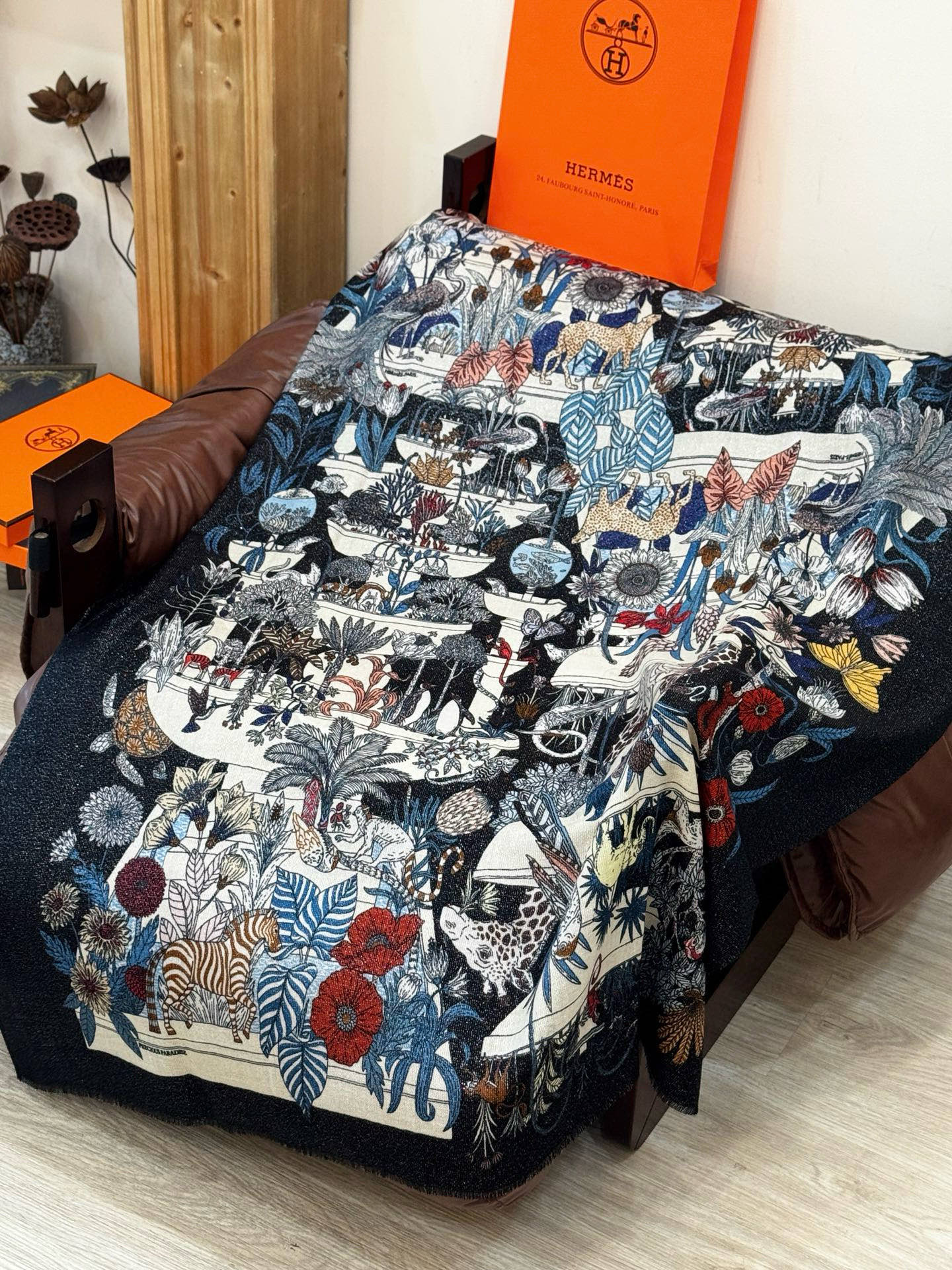 会发光发亮的围巾 羊绒新款🆕👏买了都说好看‼️推荐💕爱马仕双面同色羊绒方巾，【奇珍乐园】顶级工艺超值‼️