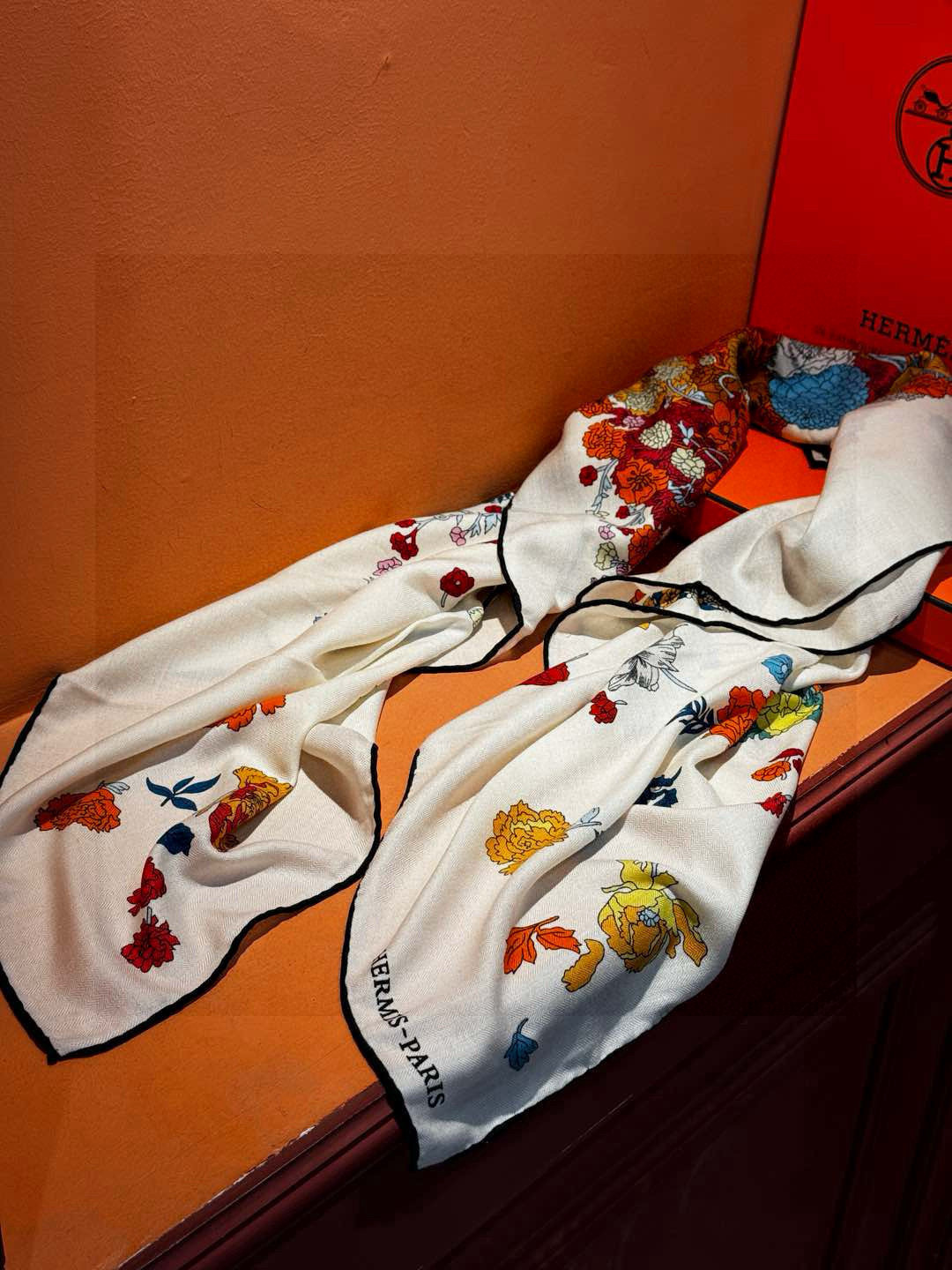 ❤ 双面同色【▪️卓尔不凡，高级有气场！！】非常抬人，带点故事的精彩！永远加分的hermes艺术单品！美