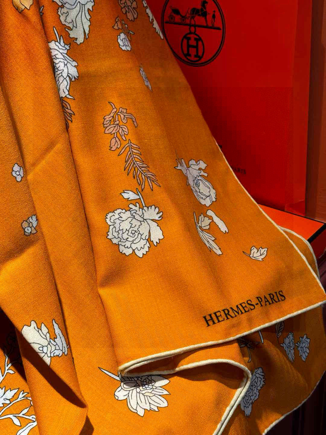 ❤ 双面同色【▪️卓尔不凡，高级有气场！！】非常抬人，带点故事的精彩！永远加分的hermes艺术单品！美
