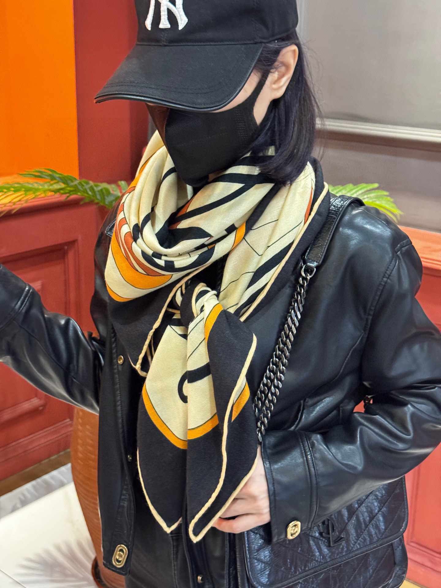 💟2025年早秋上新💞【双面同色丝毛方巾】手工卷边山羊绒和真丝混纺披肩（70%山羊绒，30%桑蚕丝）这款