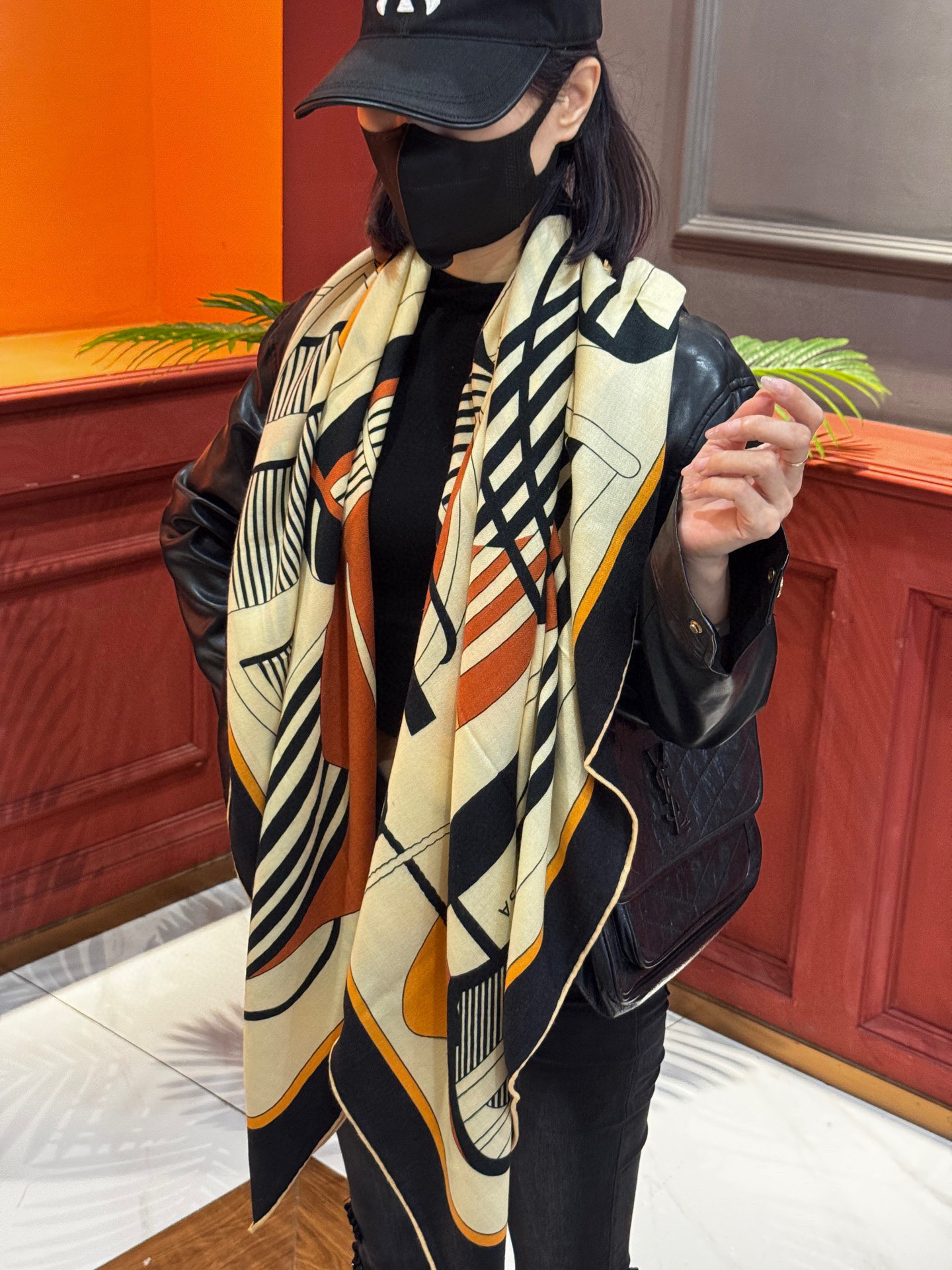 💟2025年早秋上新💞【双面同色丝毛方巾】手工卷边山羊绒和真丝混纺披肩（70%山羊绒，30%桑蚕丝）这款