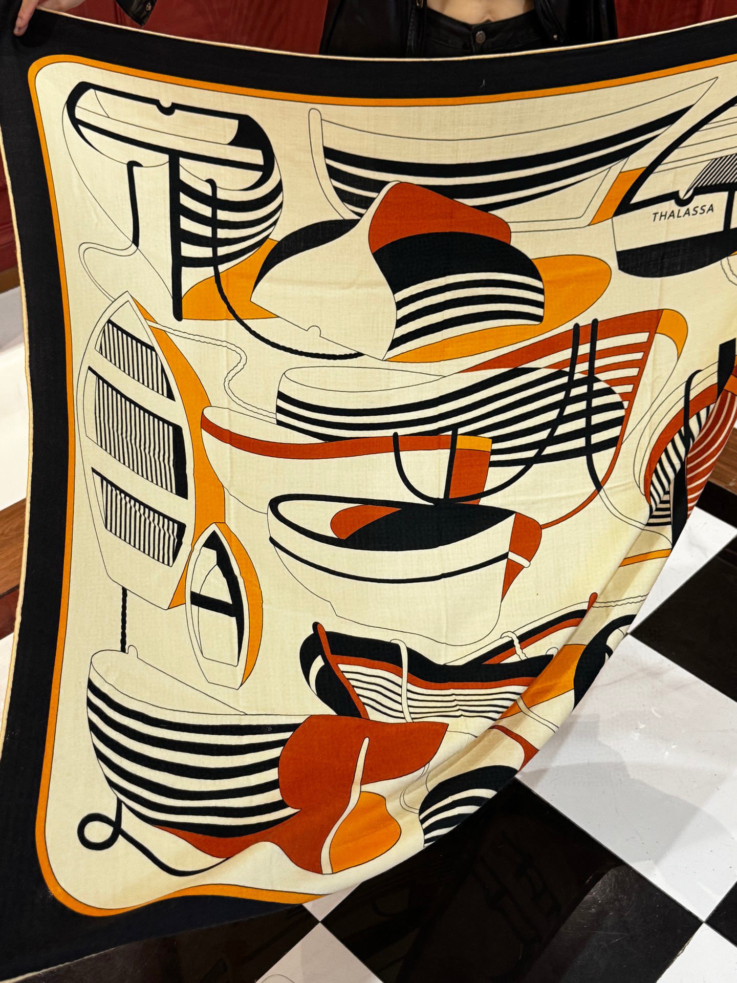 💟2025年早秋上新💞【双面同色丝毛方巾】手工卷边山羊绒和真丝混纺披肩（70%山羊绒，30%桑蚕丝）这款