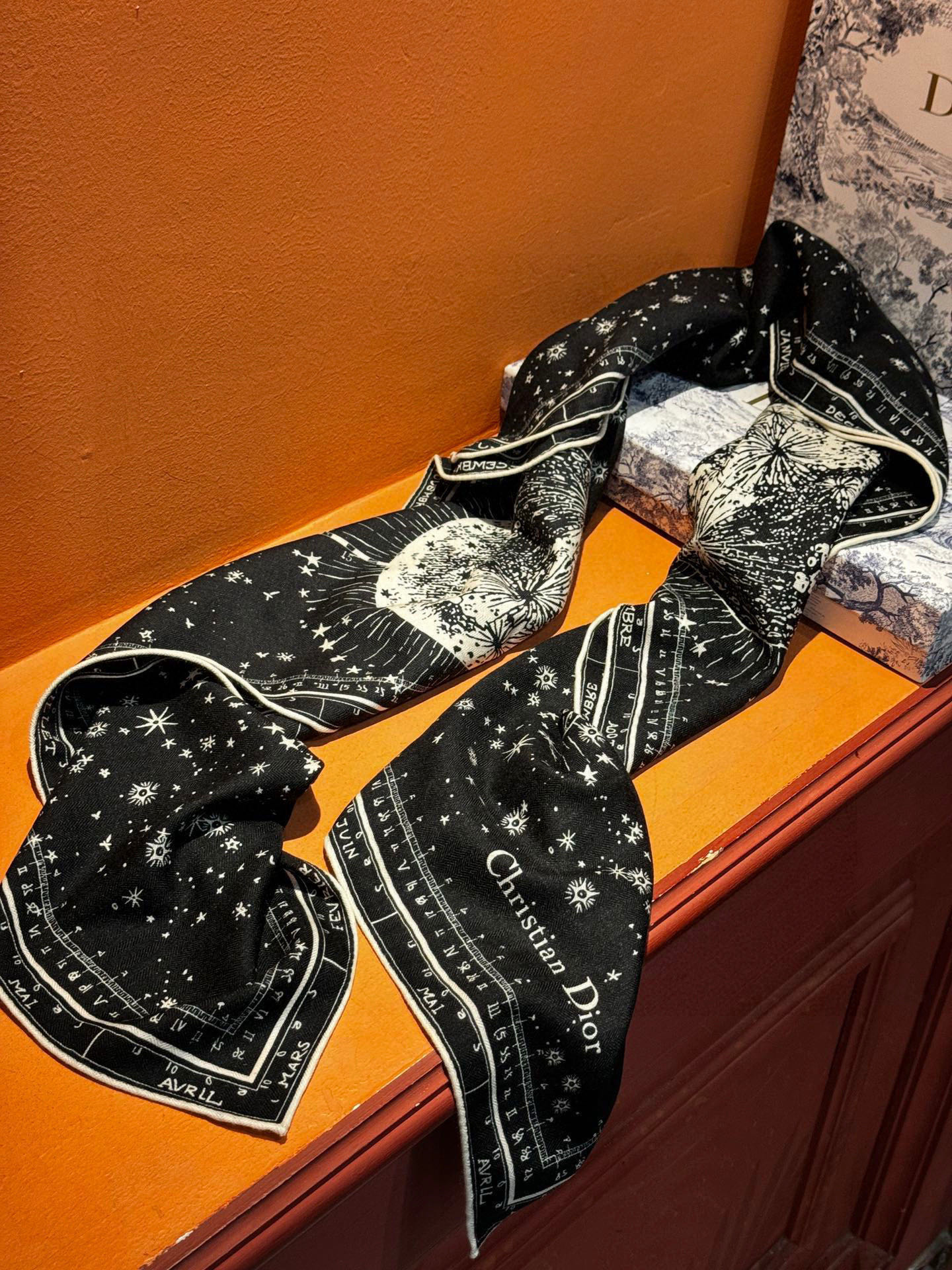 上新💞D家丝巾｛140cm真丝羊绒｝桑蚕丝+羊绒现由彼得罗•鲁福 (Pietro RUffo） 设计的D