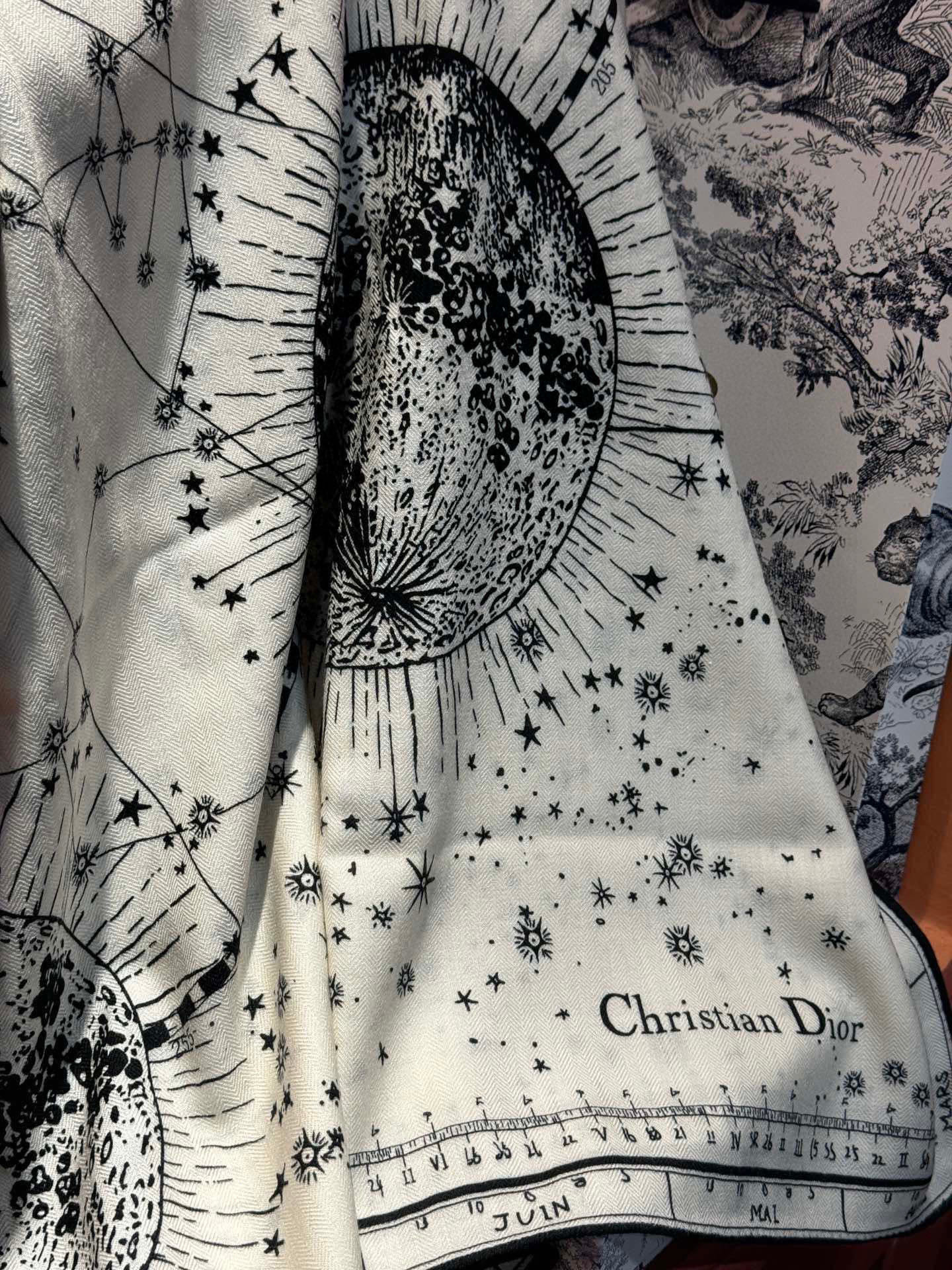 上新💞D家丝巾｛140cm真丝羊绒｝桑蚕丝+羊绒现由彼得罗•鲁福 (Pietro RUffo） 设计的D