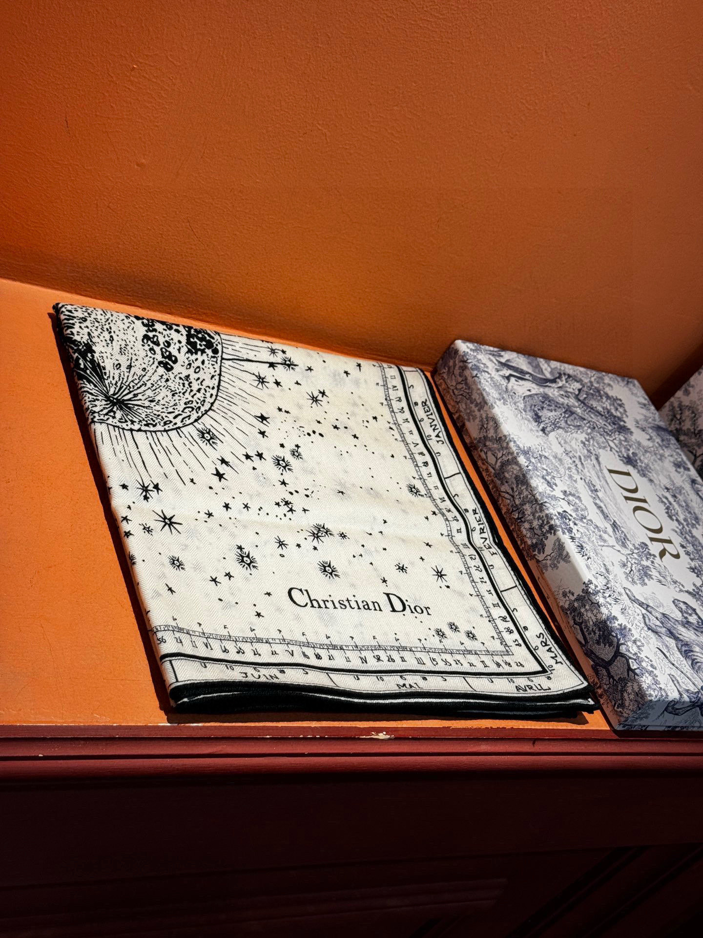 上新💞D家丝巾｛140cm真丝羊绒｝桑蚕丝+羊绒现由彼得罗•鲁福 (Pietro RUffo） 设计的D