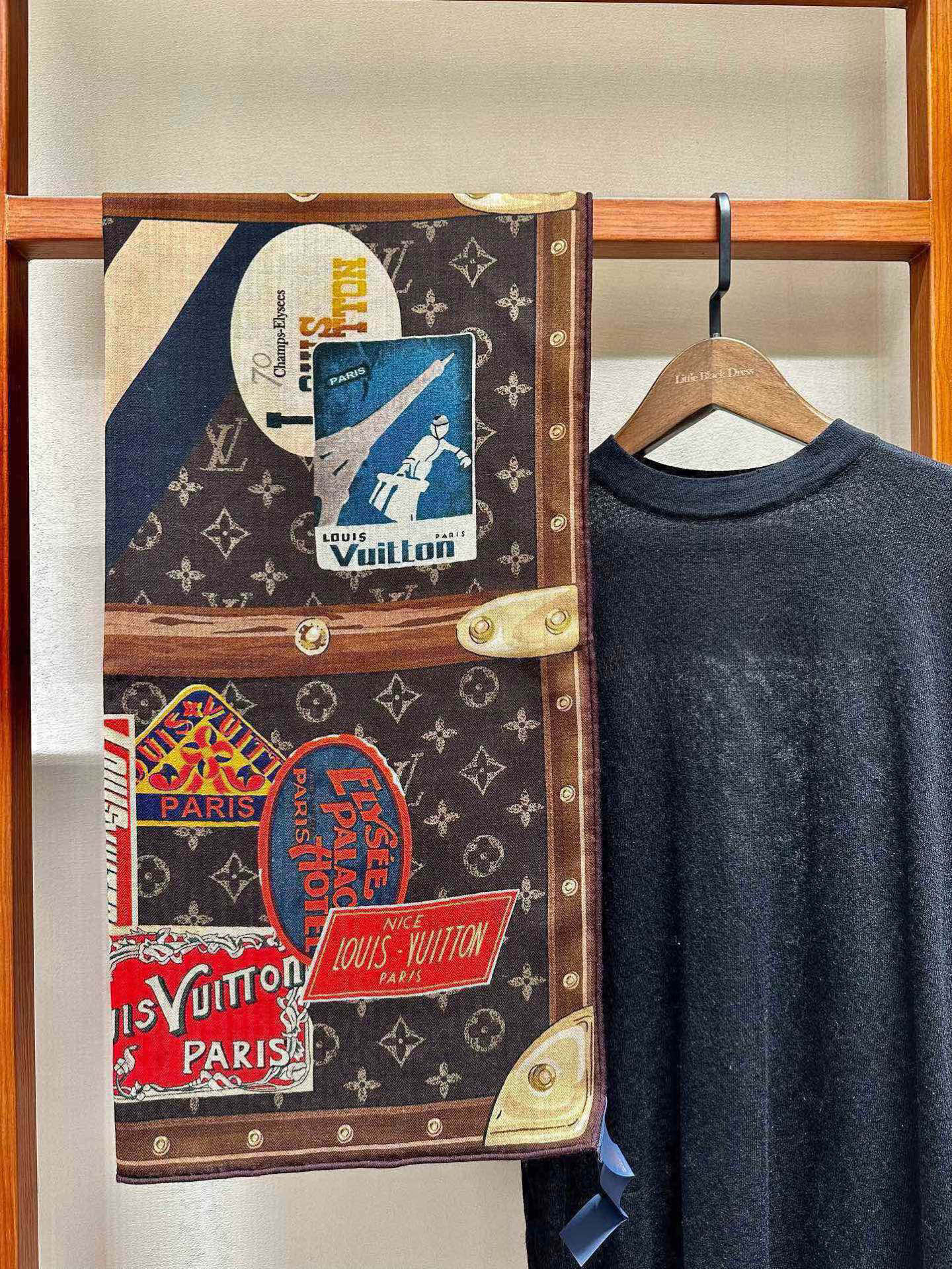 【LV】上新❤️ 路易威登 一款值得品细节的高货抠细节，从一个小块的配色去打败市场货140方巾 二个配色