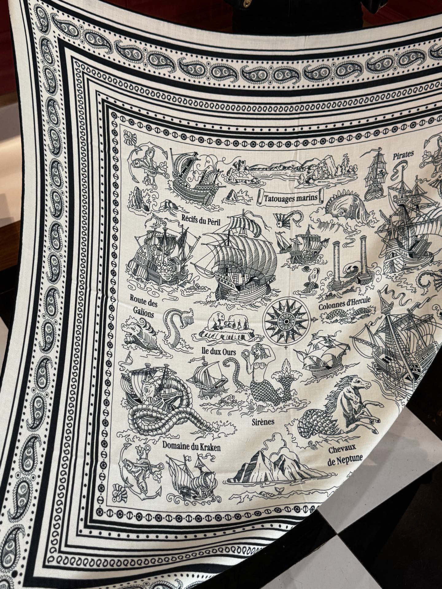 💟2025年秋冬抢先 上新💞【双面同色丝毛方巾】手工卷边山羊绒和真丝混纺披肩（70%山羊绒，30%桑蚕丝