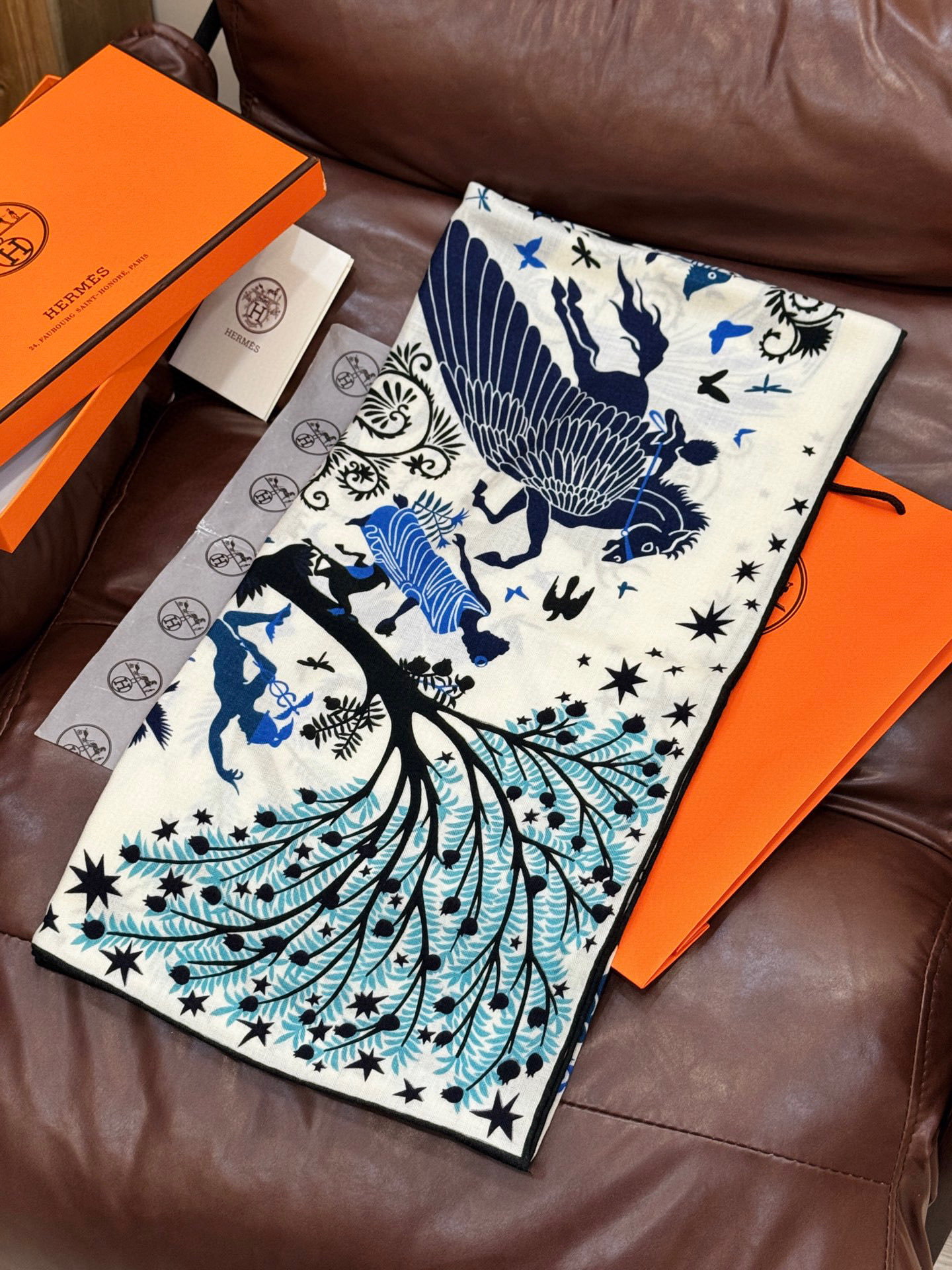 羊绒新款🆕👏👏买了都说好看‼️推荐💕爱马仕双面同色羊绒方巾【玛雅森林双面同色140】，顶级工艺超值‼️爱