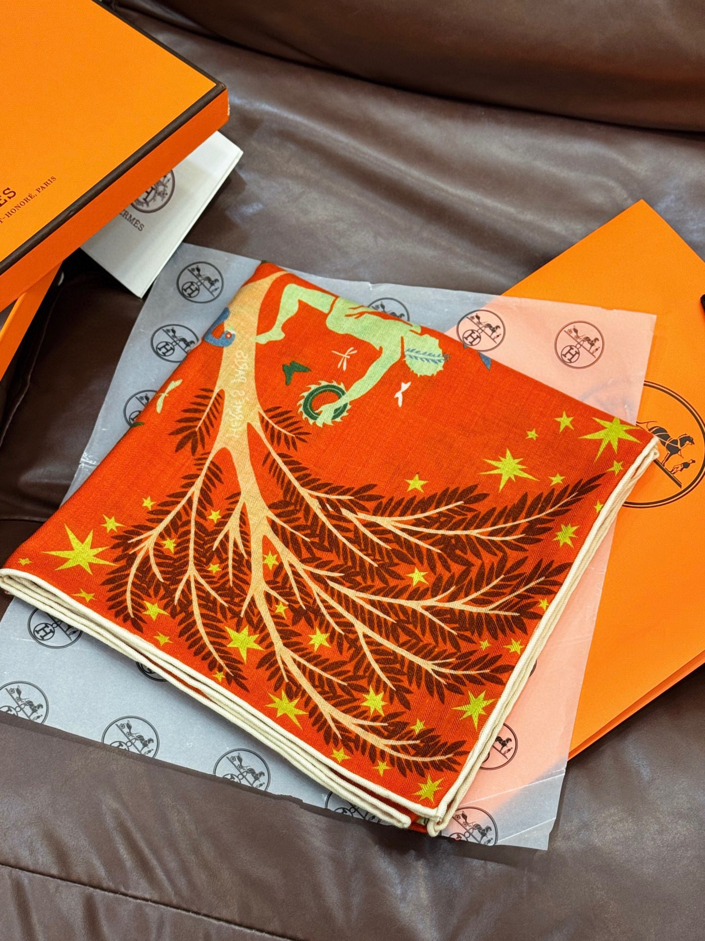 羊绒新款🆕👏👏买了都说好看‼️推荐💕爱马仕双面同色羊绒方巾【玛雅森林双面同色140】，顶级工艺超值‼️爱