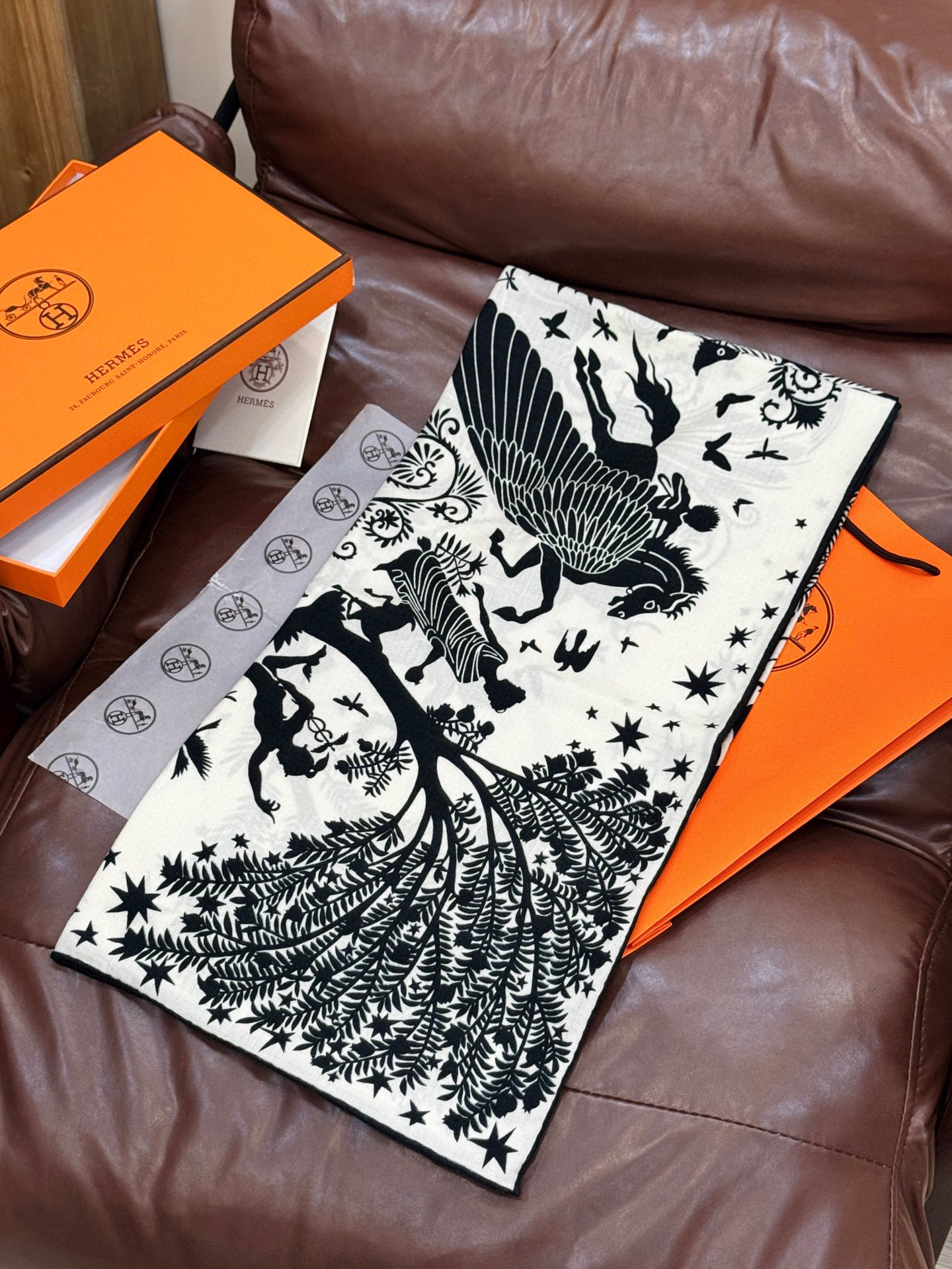 羊绒新款🆕👏👏买了都说好看‼️推荐💕爱马仕双面同色羊绒方巾【玛雅森林双面同色140】，顶级工艺超值‼️爱