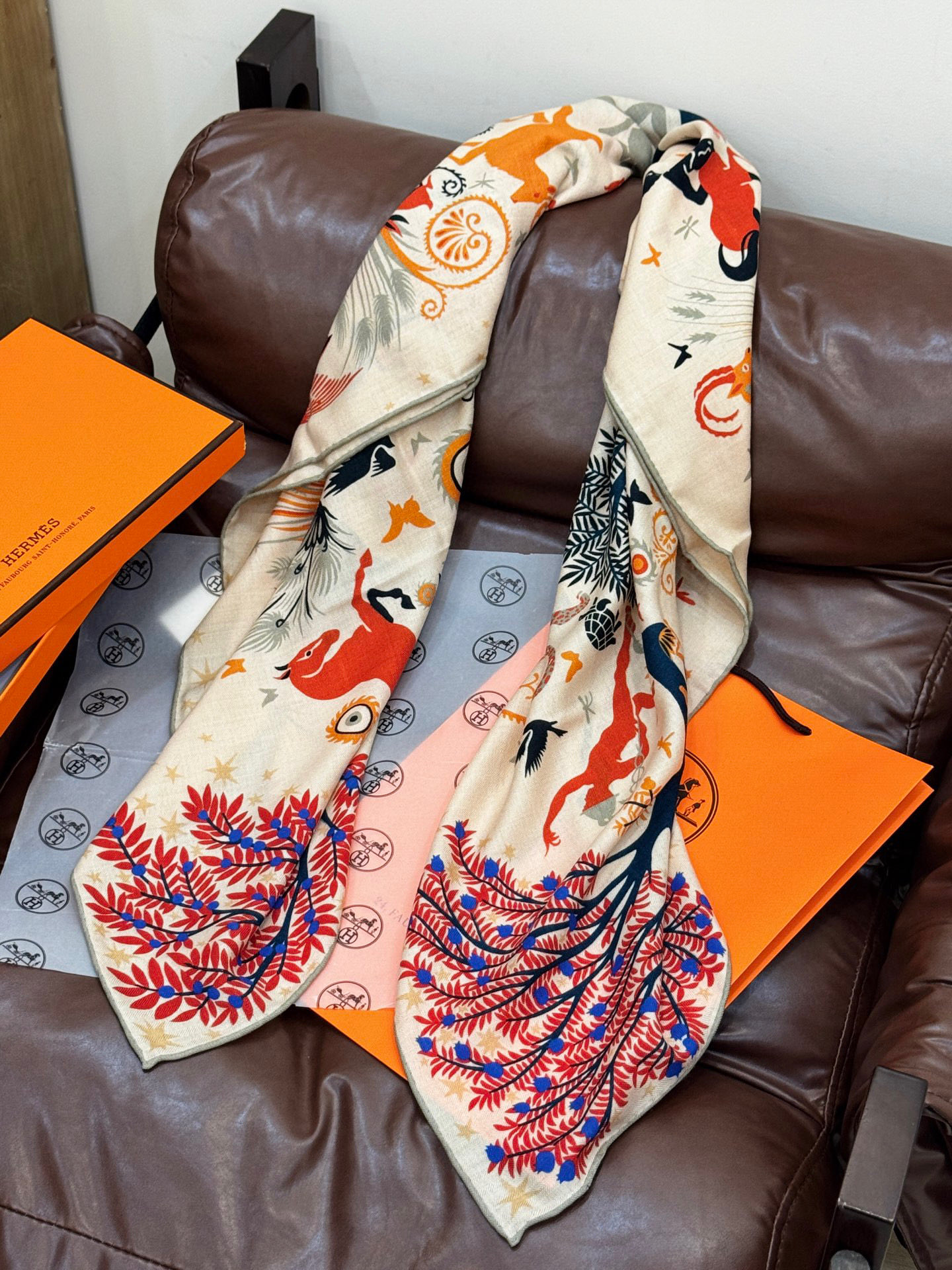 羊绒新款🆕👏👏买了都说好看‼️推荐💕爱马仕双面同色羊绒方巾【玛雅森林双面同色140】，顶级工艺超值‼️爱